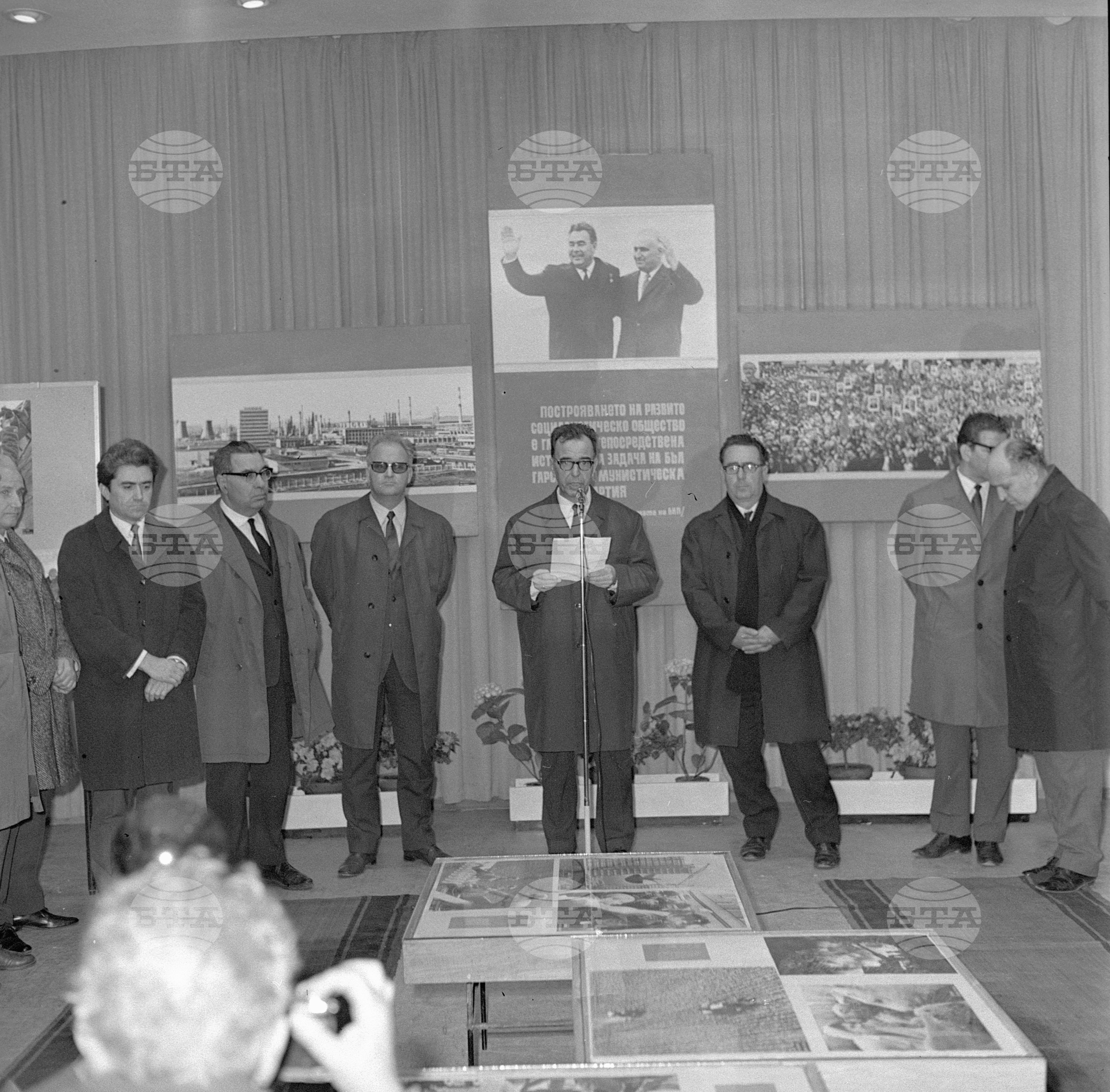 "Години на подем" - изложба на българските фото-журналисти, откриване и разглеждане