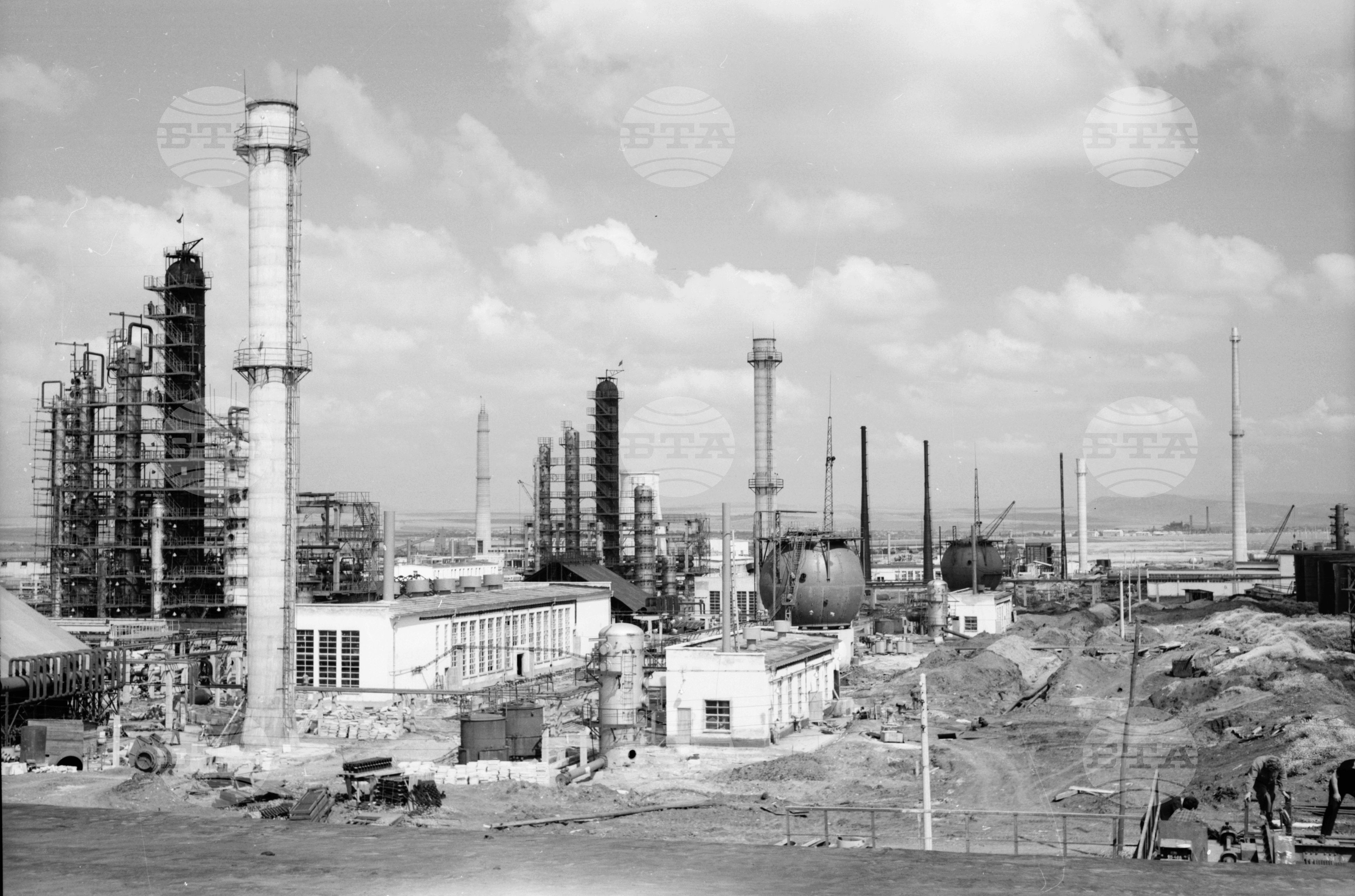 Нефтопреработвателен завод край Бургас - част 2
