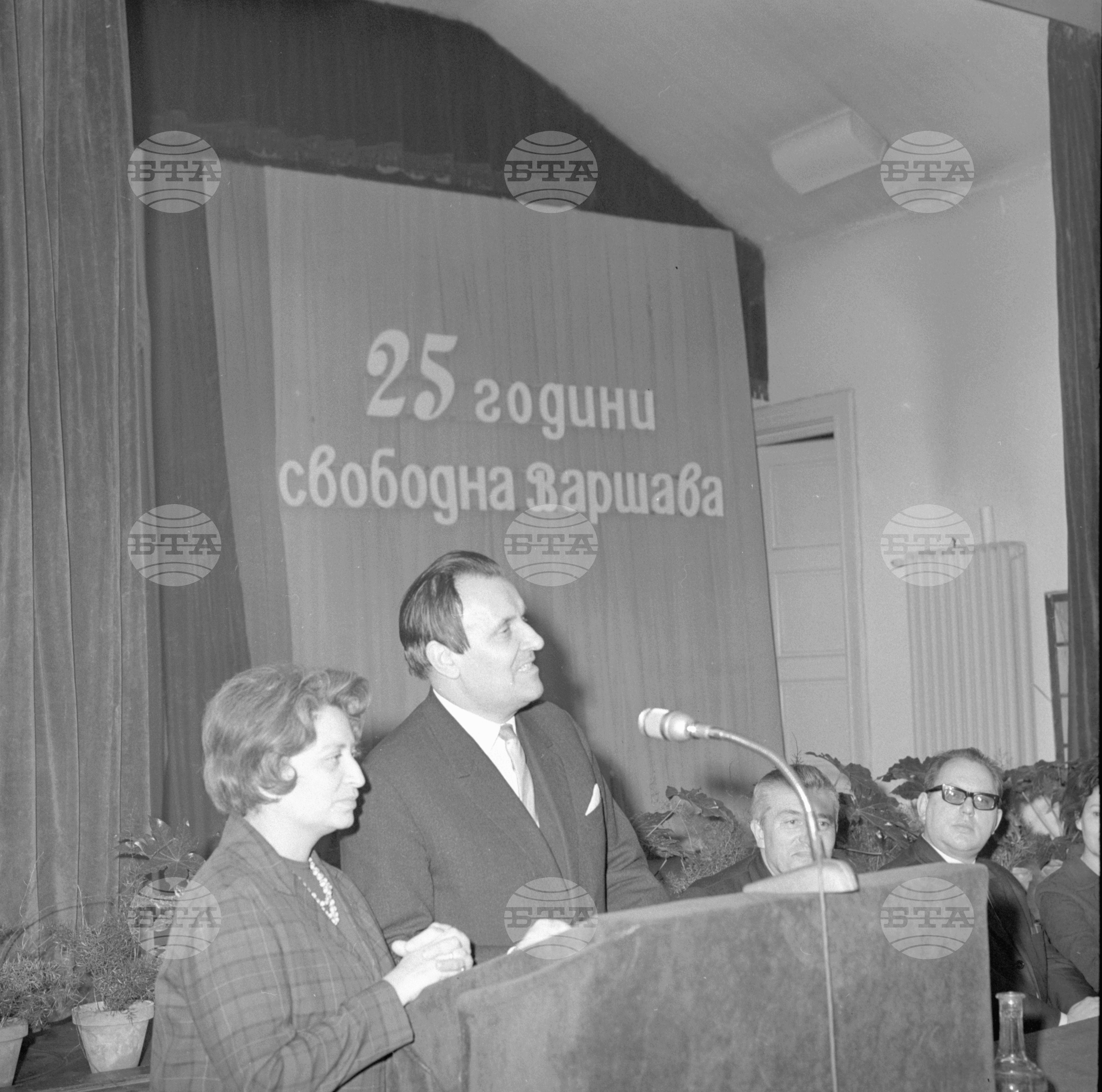 25 години свободна Варшава