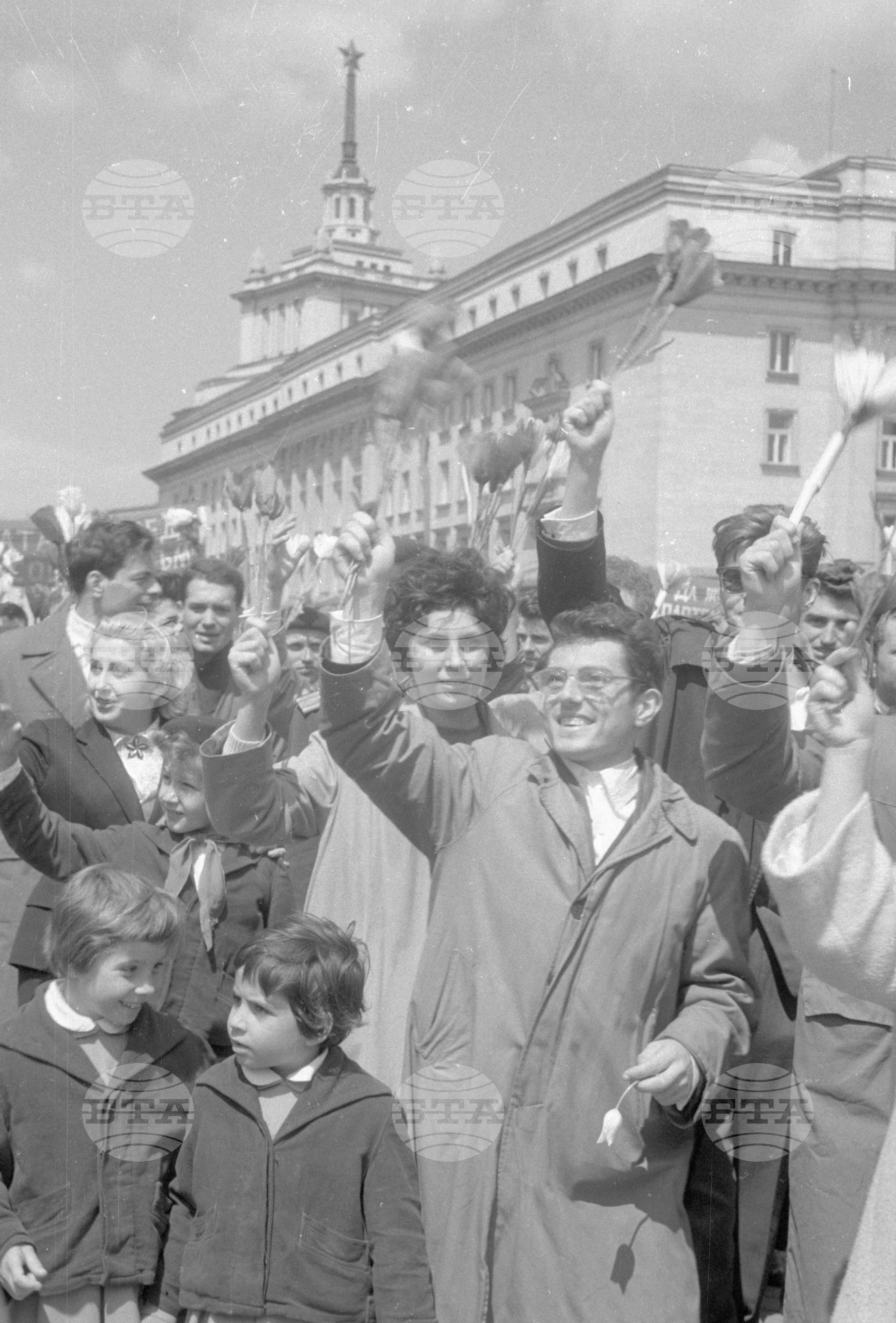 Първомайска манифестация в столицата 1962г. част 4