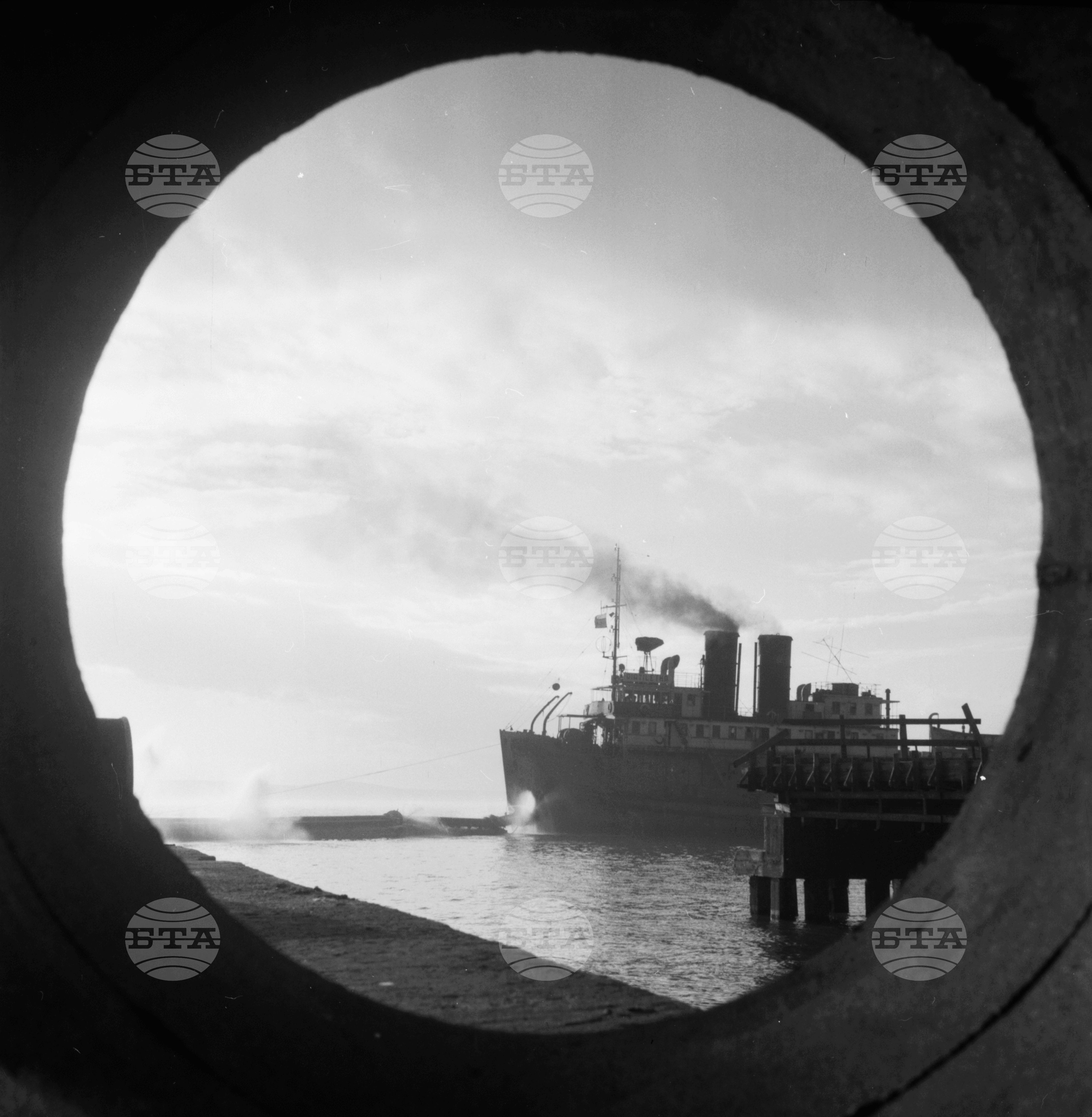 Строежът на нефтопристанището край Бургас