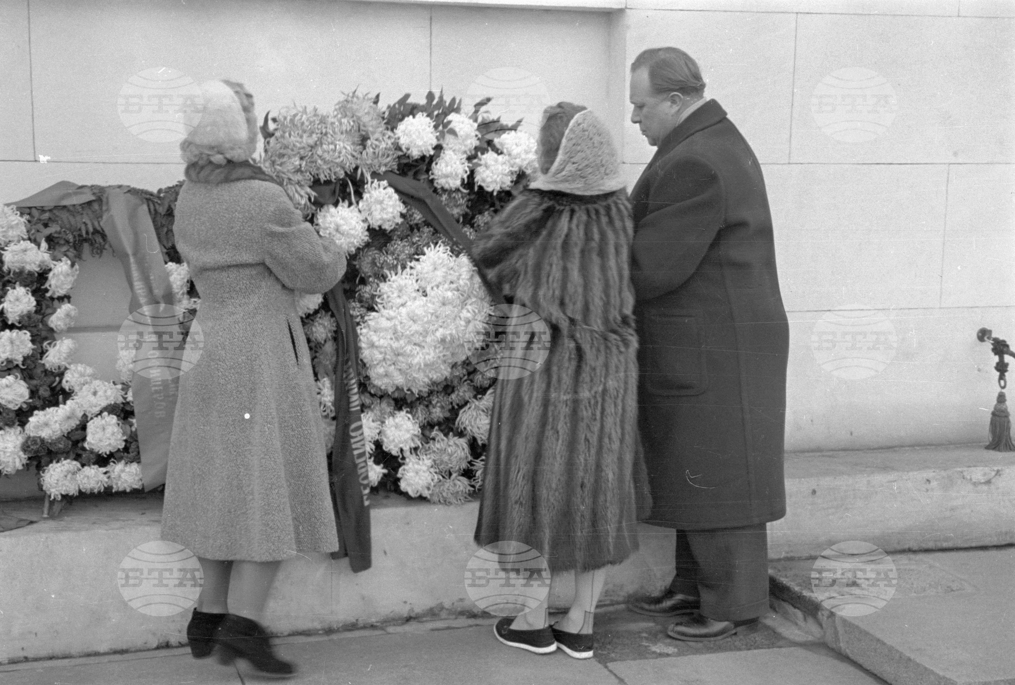 Полагане венец пред мавзолея на Георги Димитров