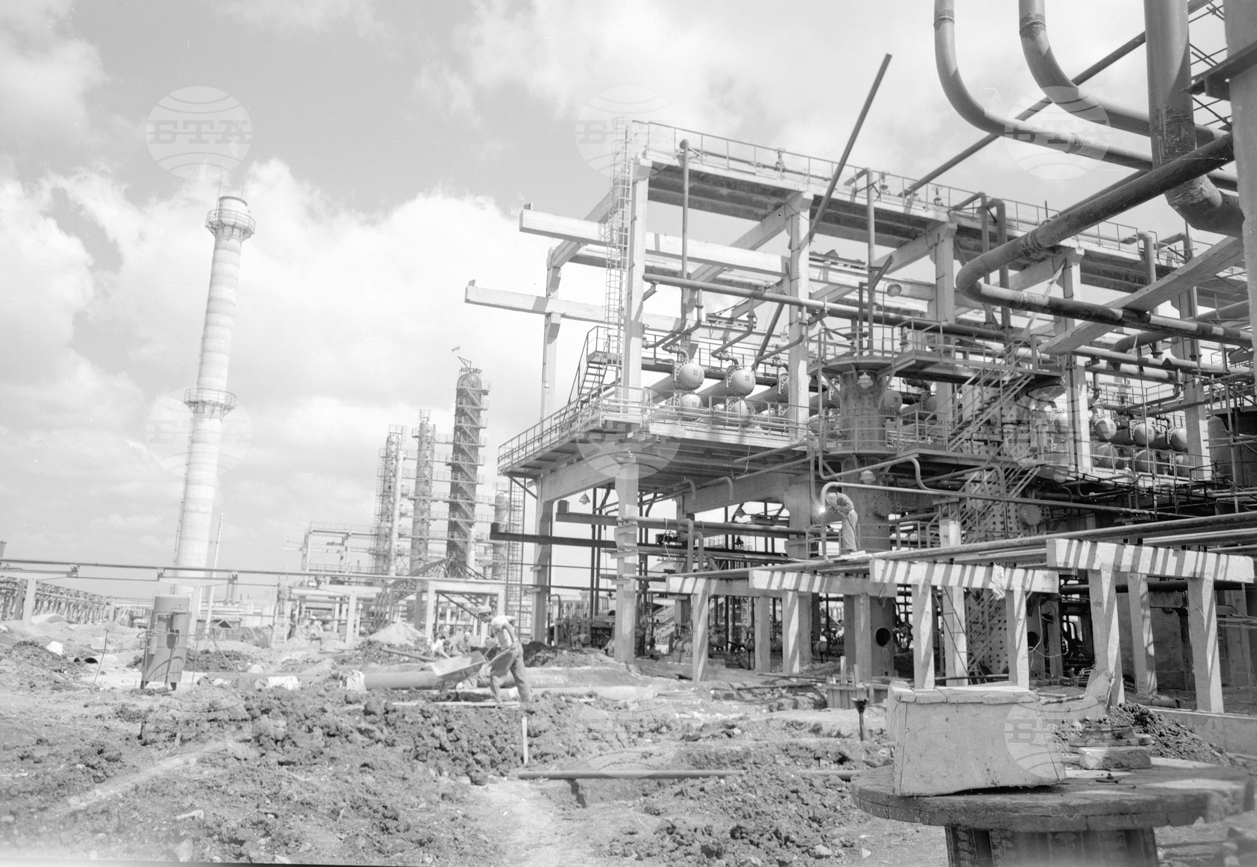 Нефтопреработвателен завод край Бургас - част 2