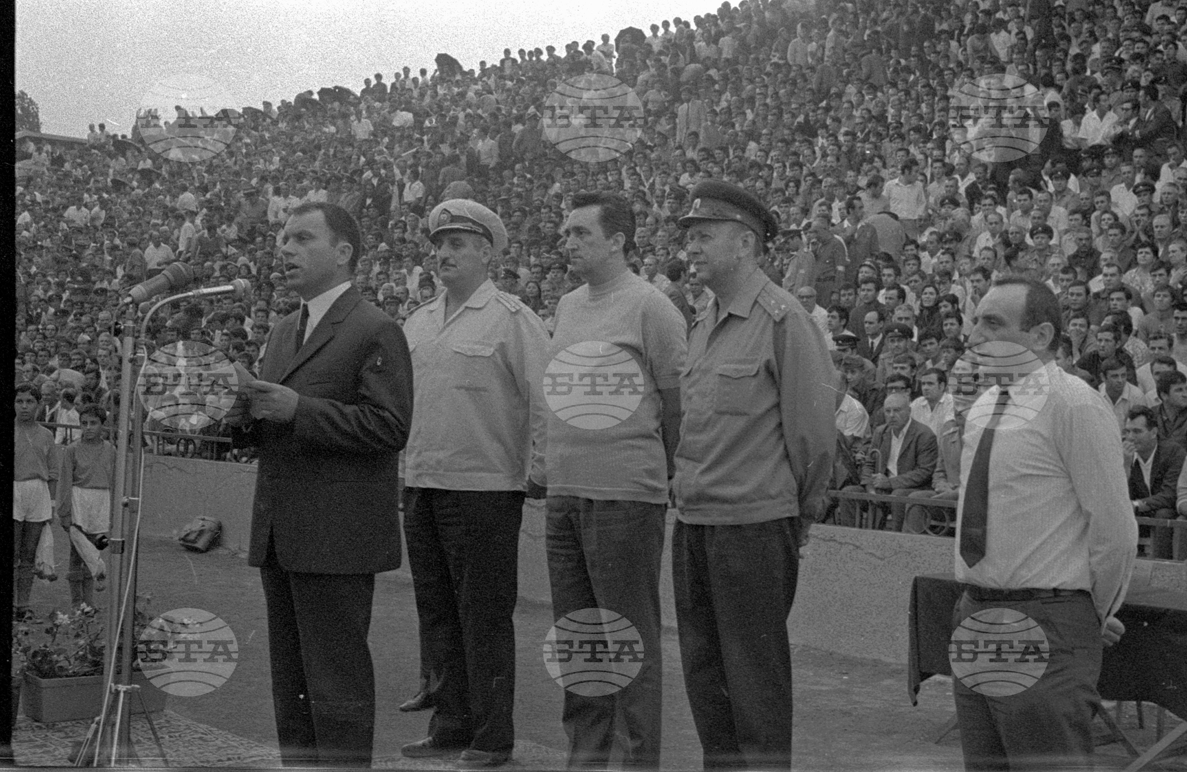 Откриване на футболното първенство 1971 - 1972 година. ЦСКА(Централен спортен клуб на армията) - Черно море(Варна)