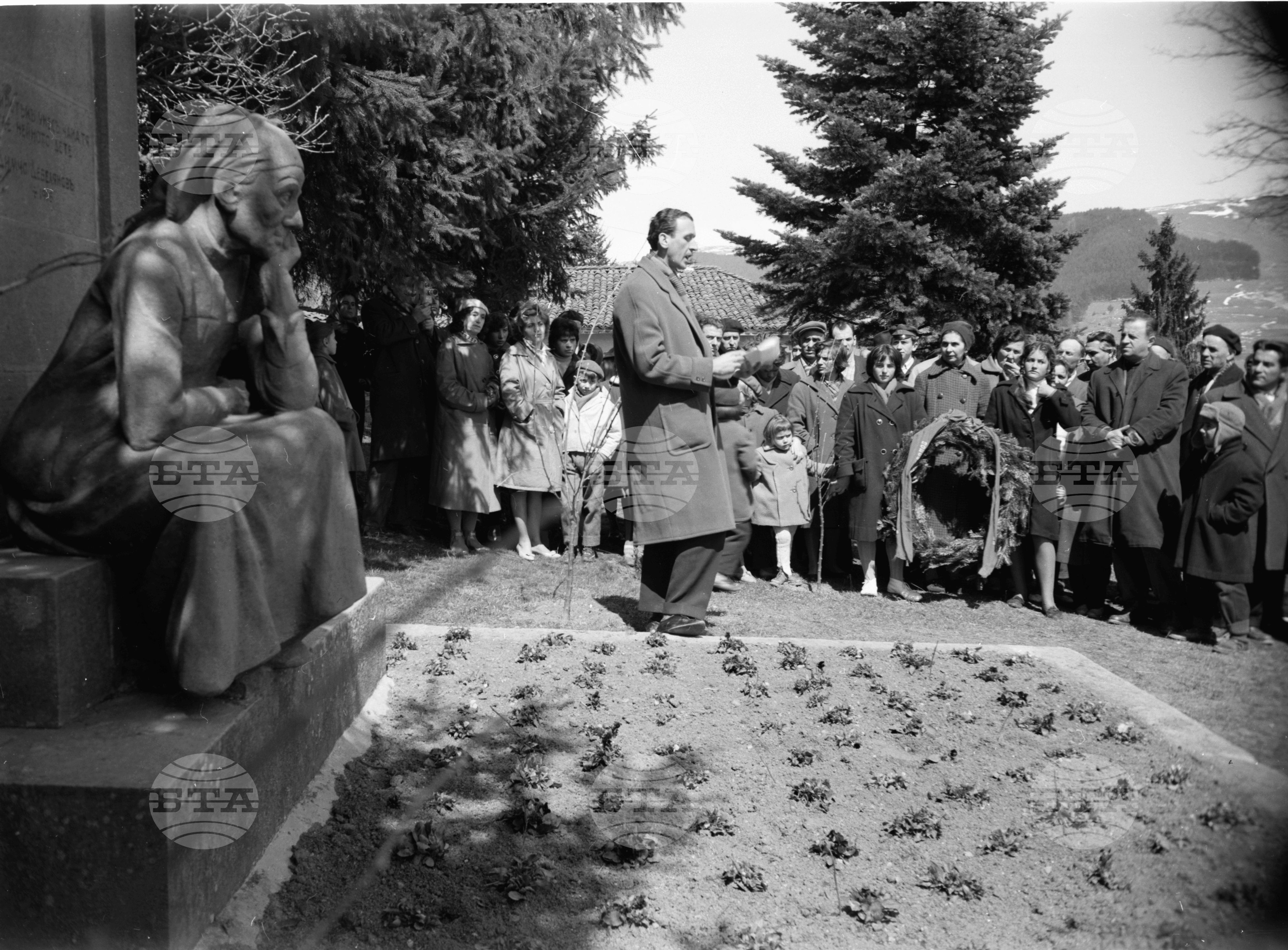 Честване на 75-годишнината от рождението на поета Димчо Дебелянов в Копривщица част 2
