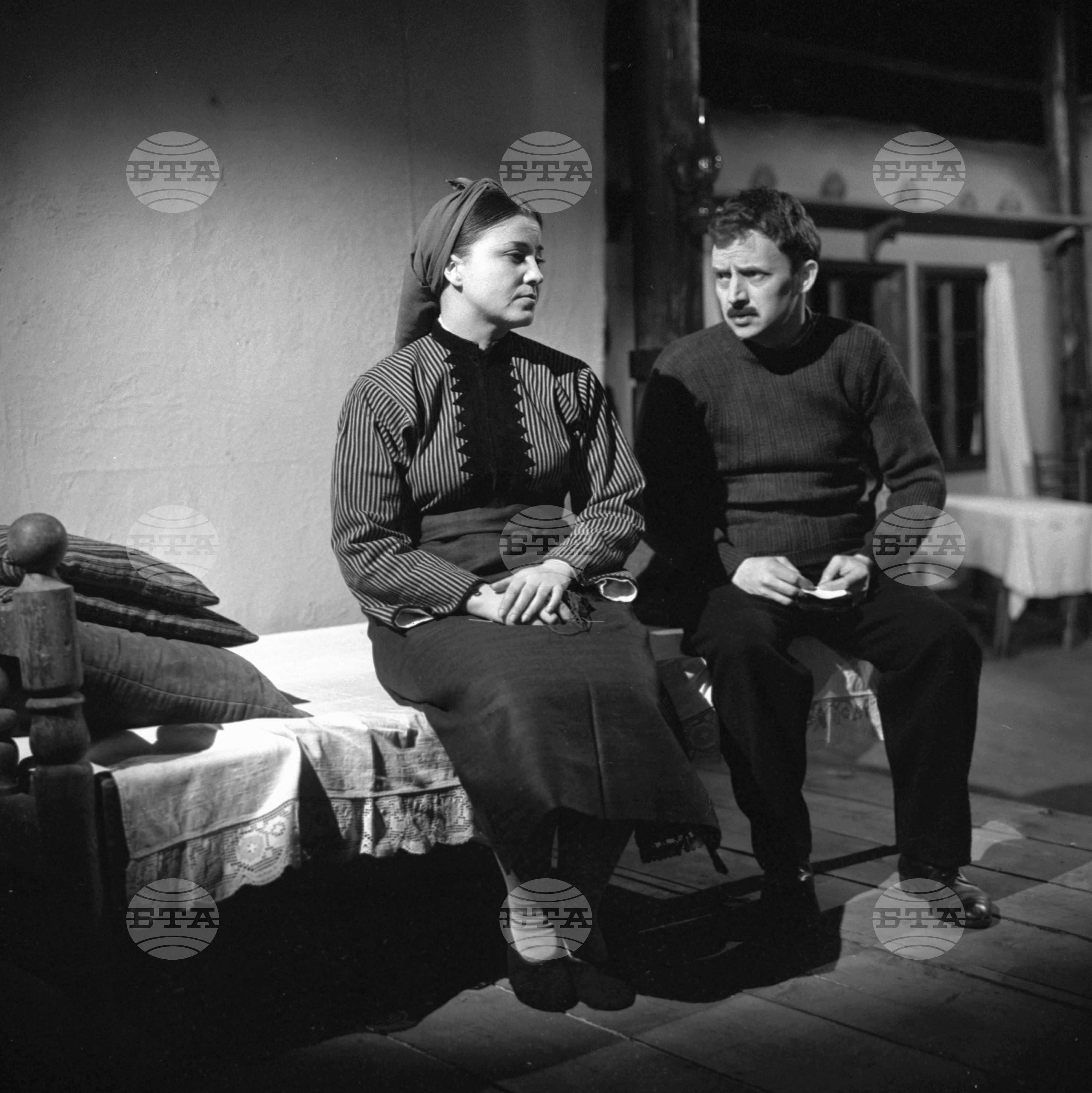 "Ленин влезе в нашия дом " от Георги Караславов, Постановка - Надежда Сейкова