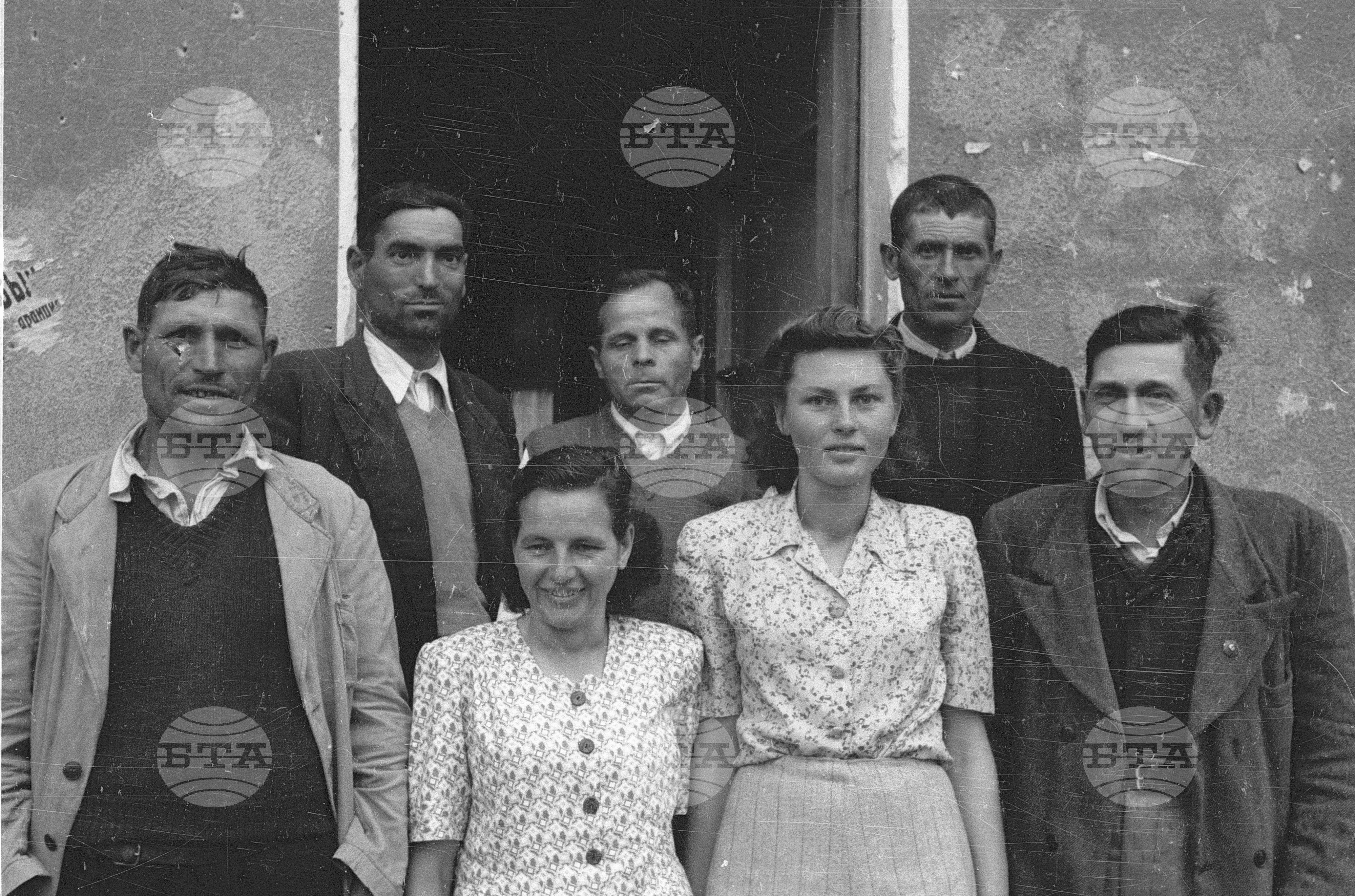 Кооператори от ТКЗС (Трудово кооперативно земеделско стопанство) Лесичово, Пазарджишко, 1951