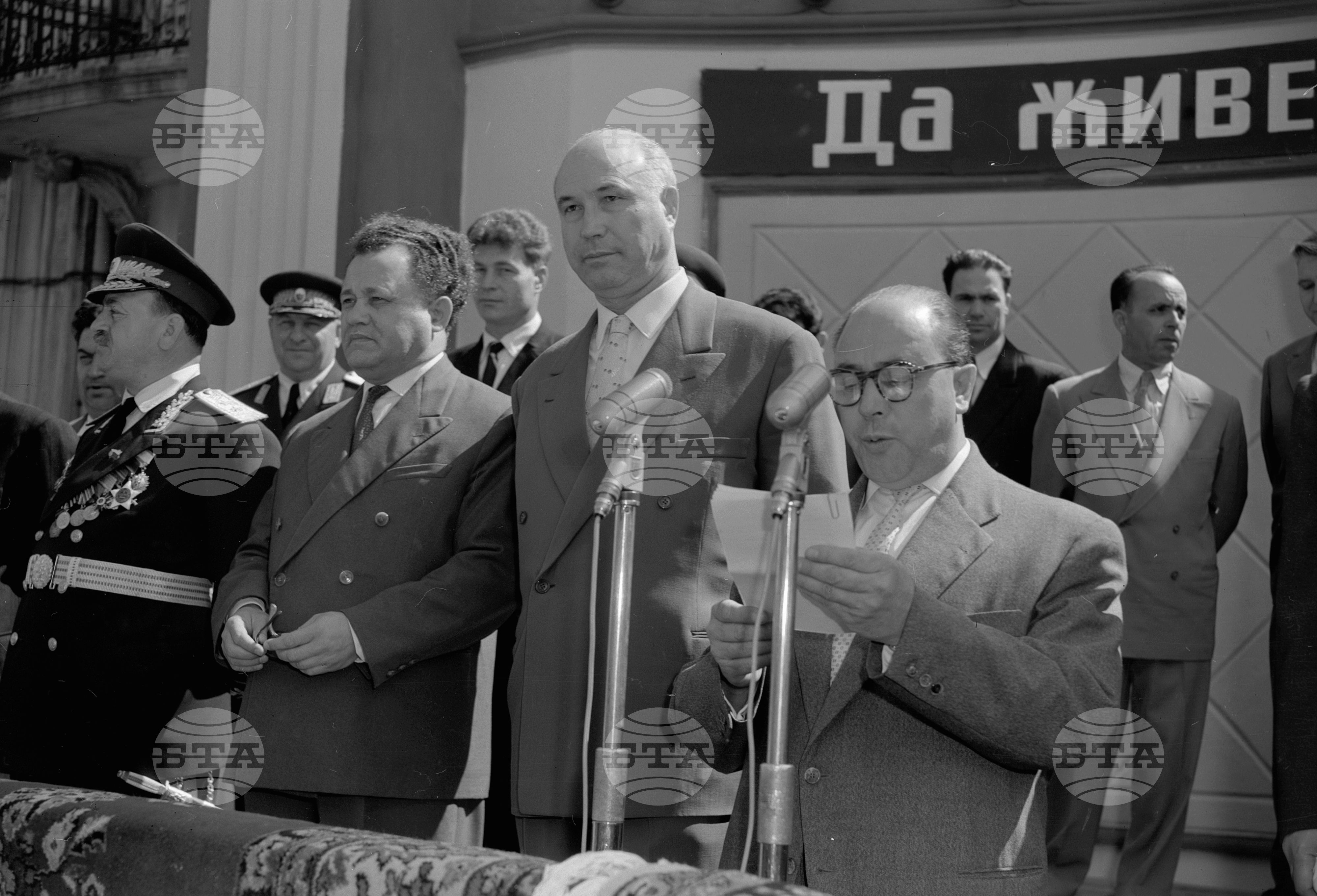 Величествената първомайска манифестация на трудещите се в Пловдив (1961)