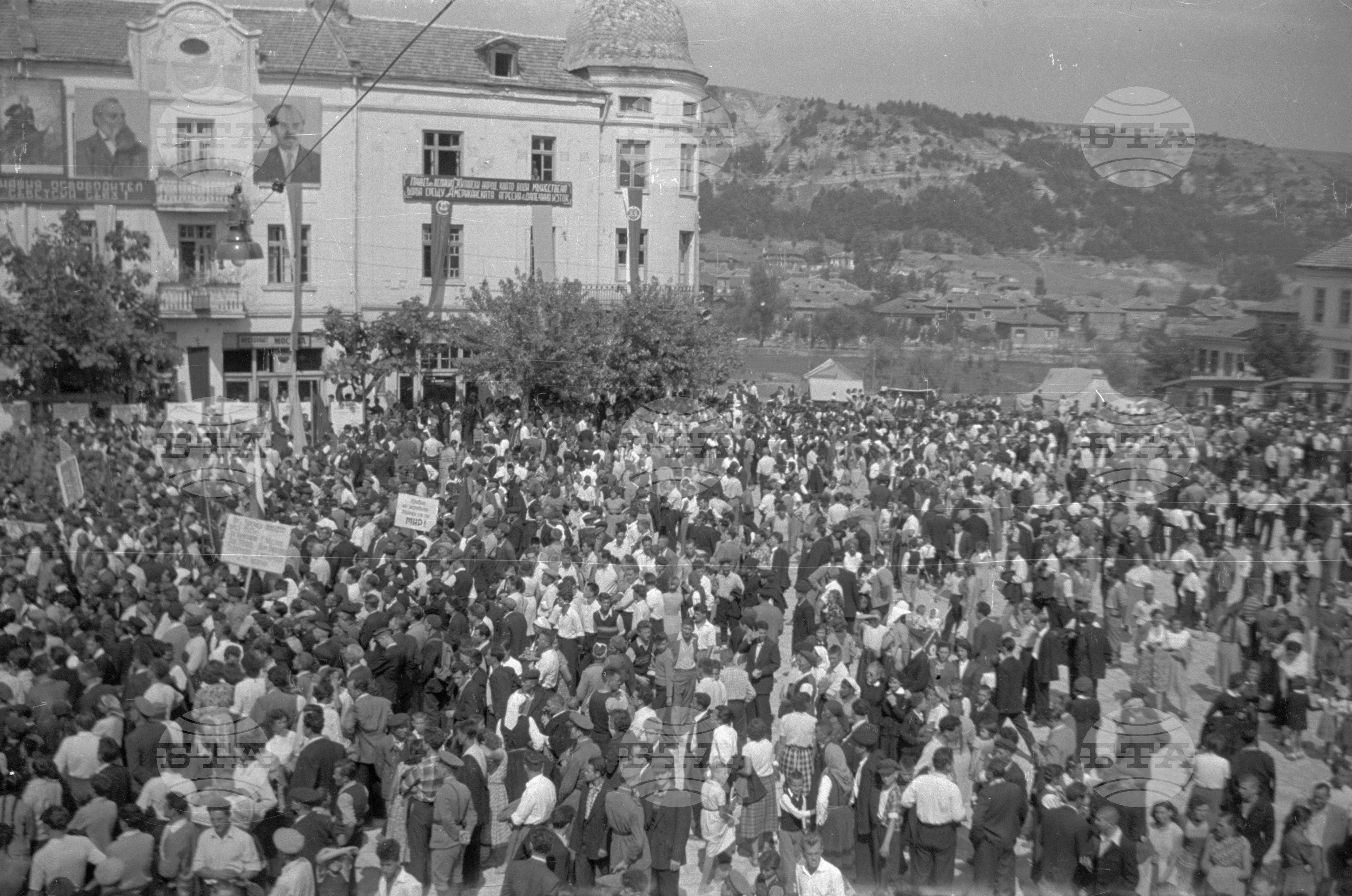 Величествен митинг в Разлог по случай 35 годишнината на Септемврийското въстание през 1923 година