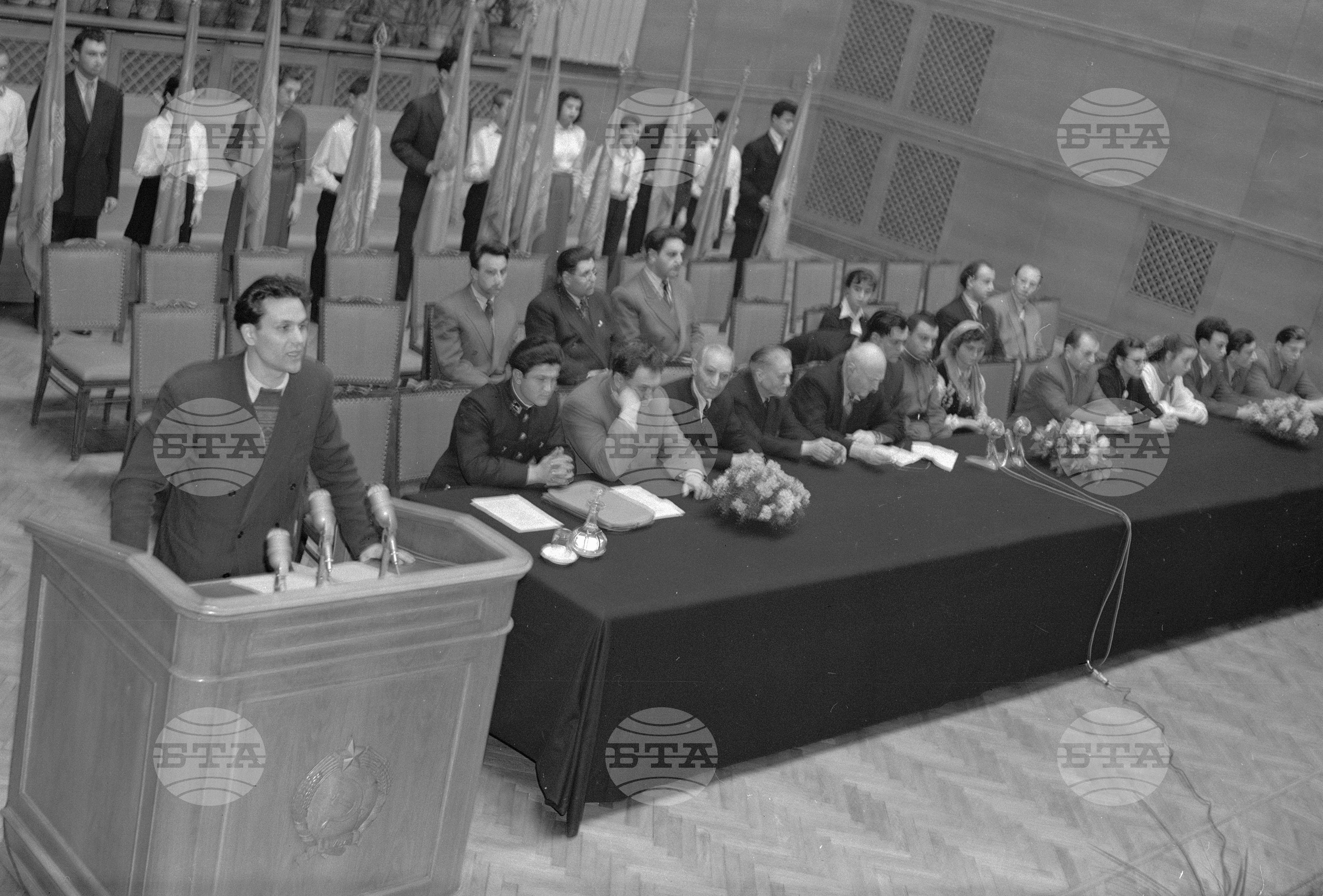 Тържествено събрание на столичната младеж,за поемане трудови обещания