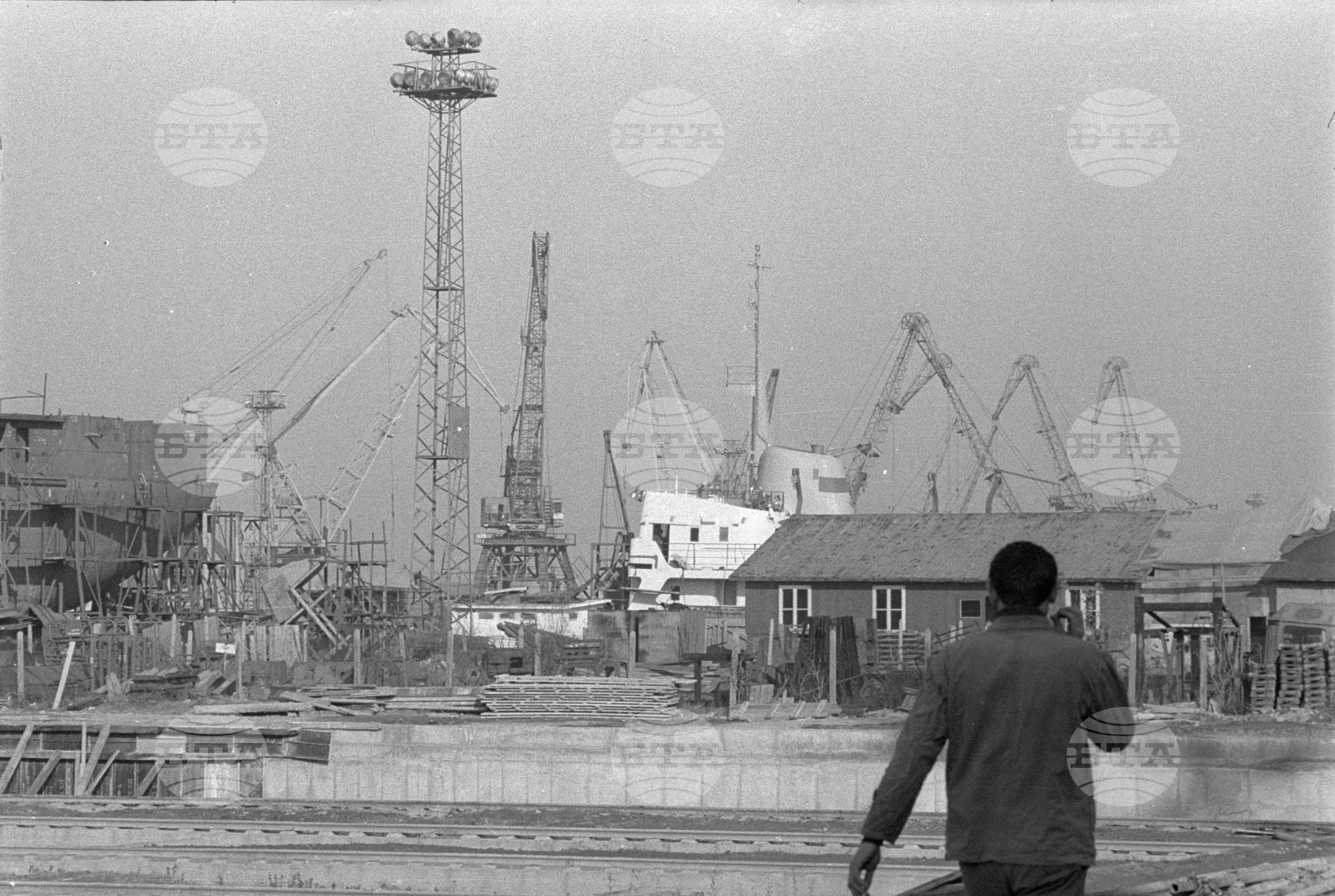 В Кораборемонтния и корабостроителен завод "Иван Димитров" - Русе