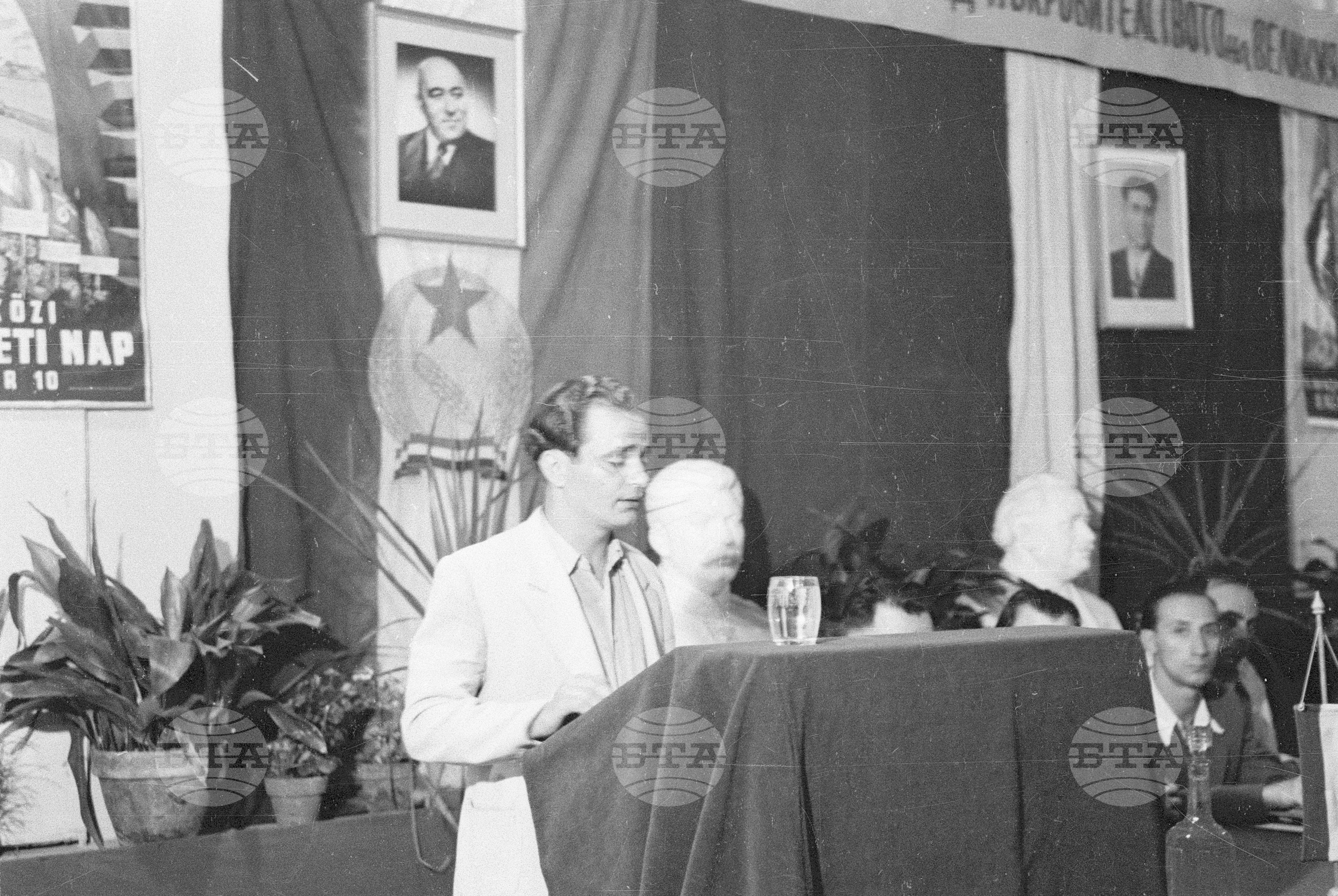 Обсъждане на унгарския плакат, 1951
