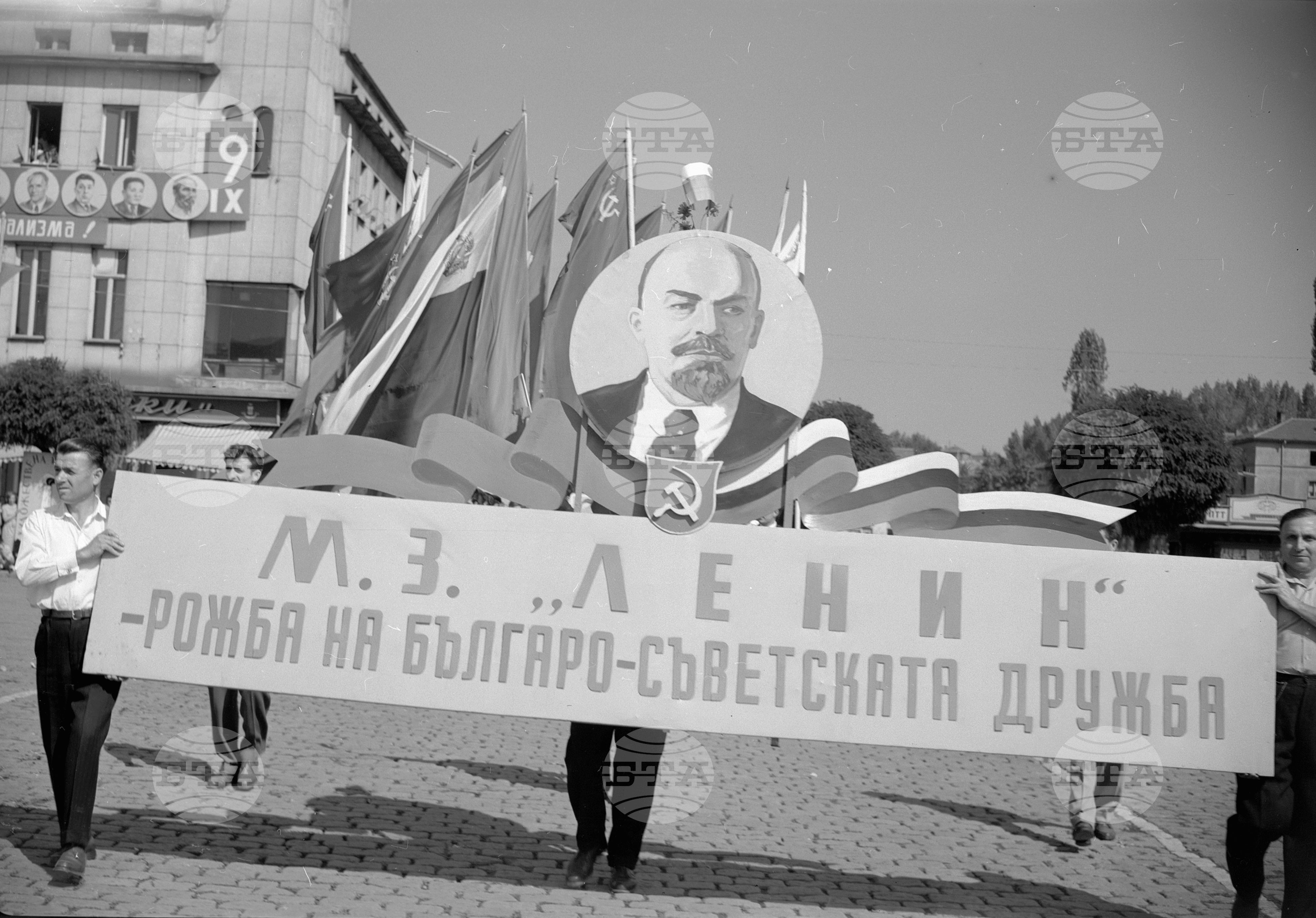 Деветосептемврийската манифестация на трудещите се в Димитрово