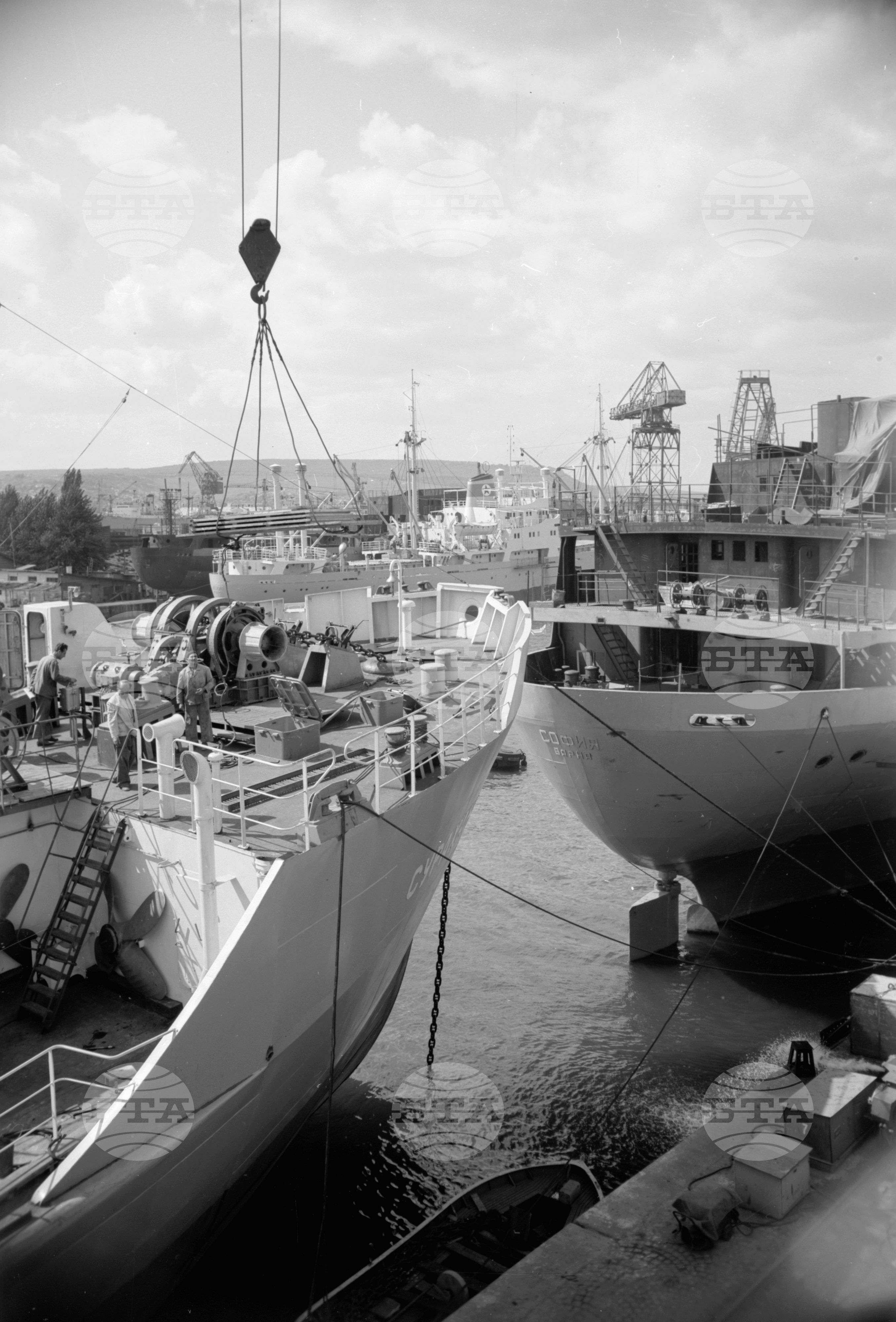 Корабостроителен и кораборемонтен завод във Варна 1962 година