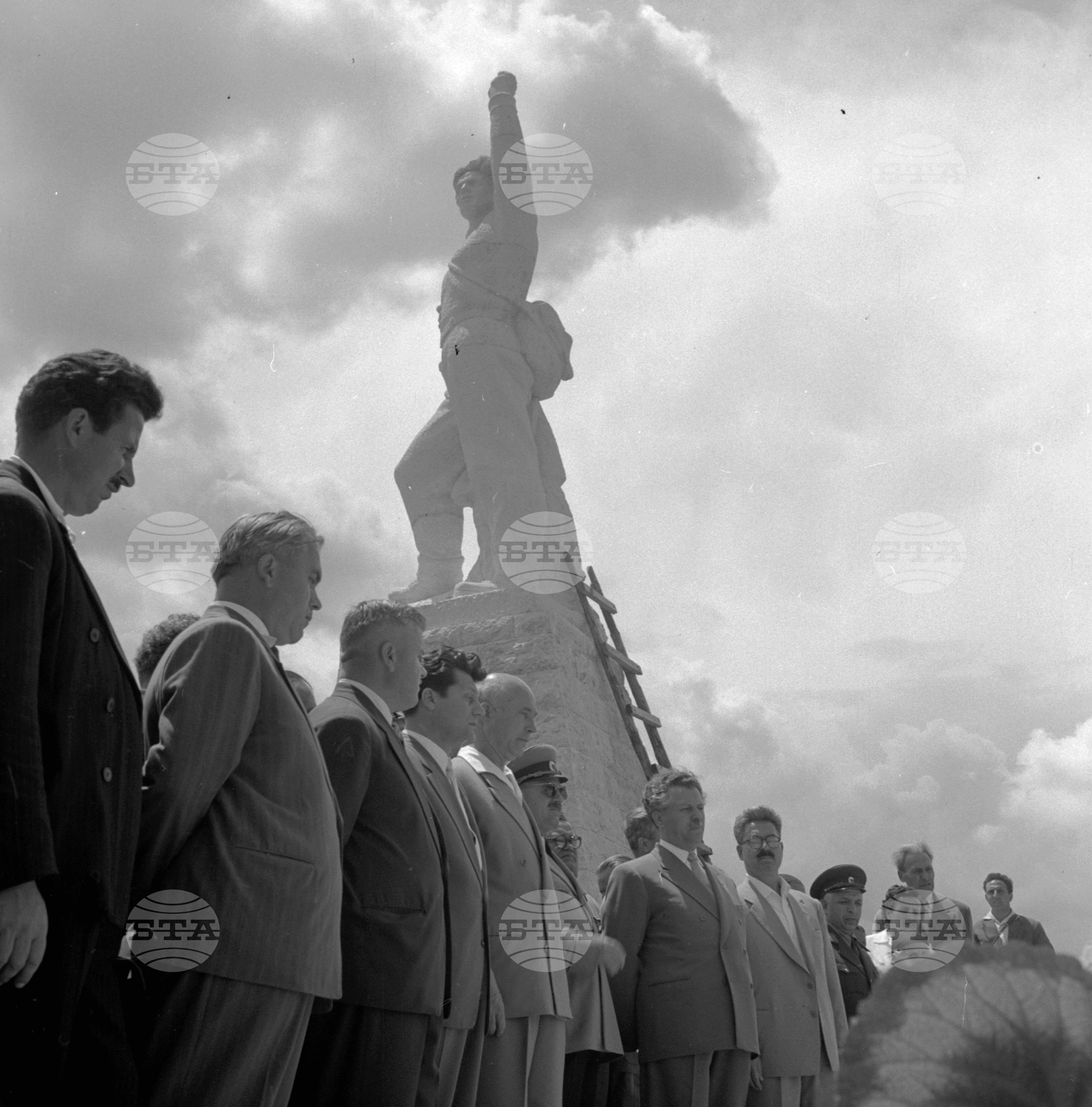 Тържество-митинг по случай откриването на паметник в село Храбрино, Пловдивски окръг
