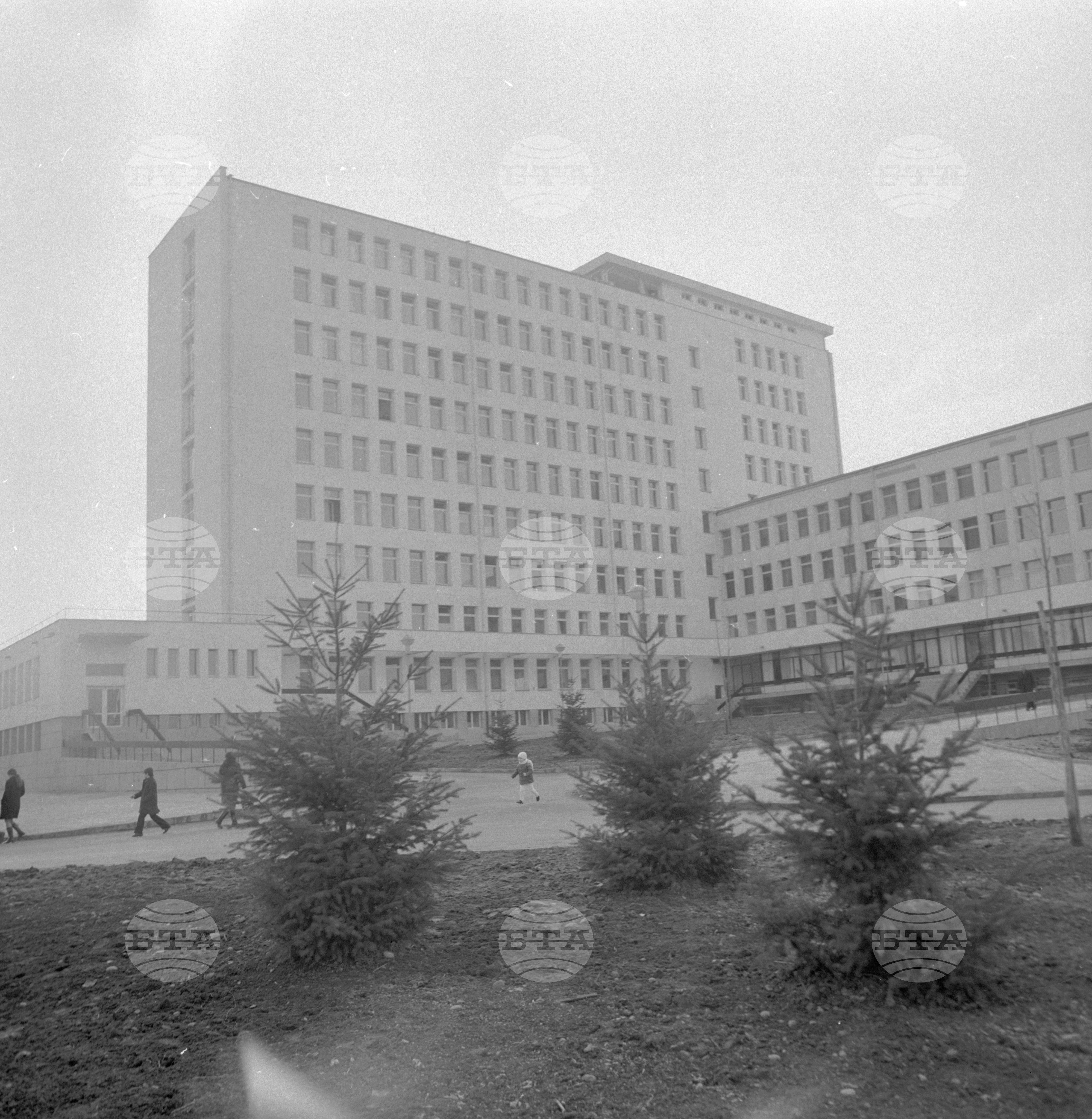 Новата окръжна болница "Рачо Ангелов" (днес УМБАЛ „Света Анна“)