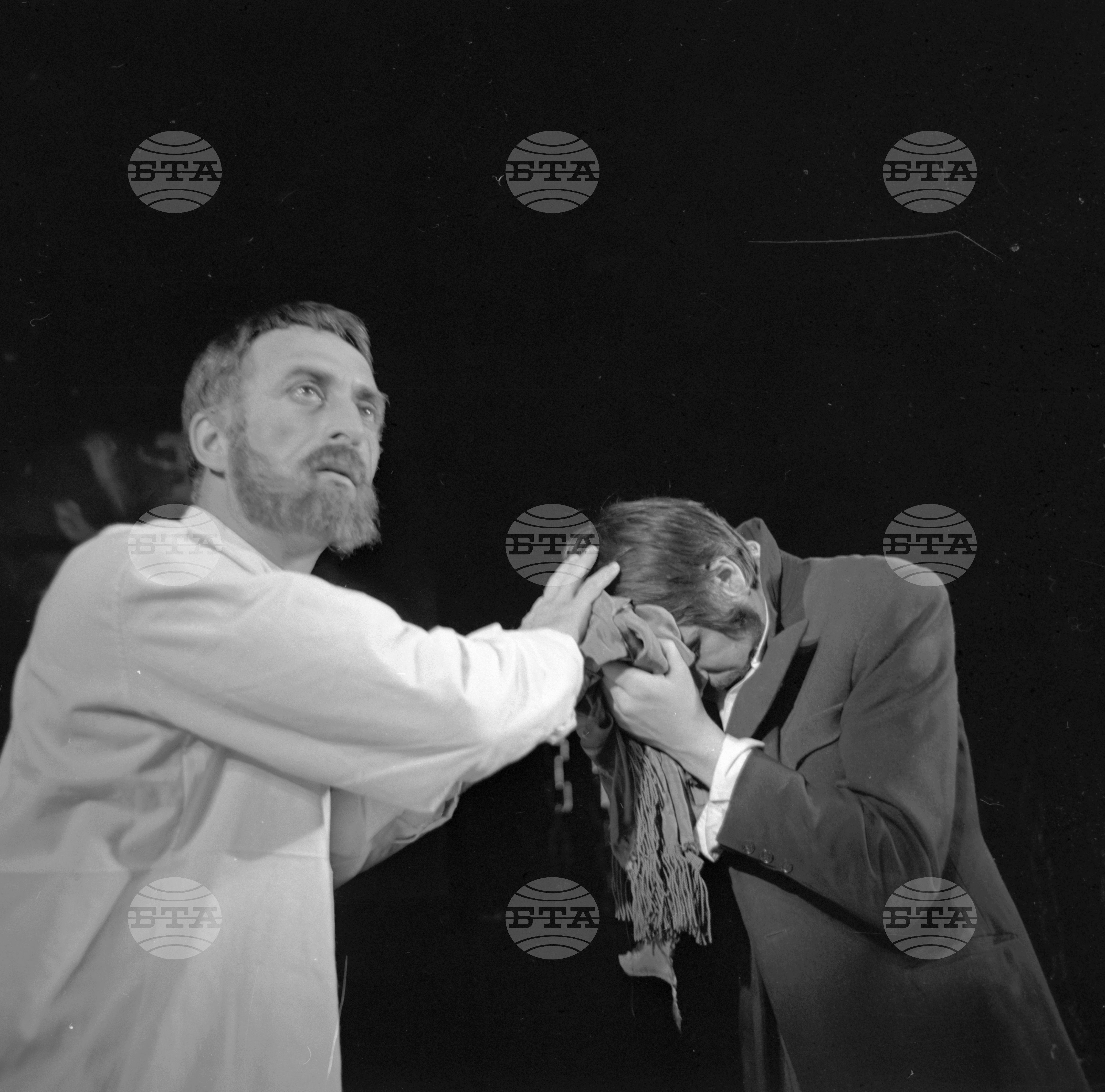 "Хъшове"