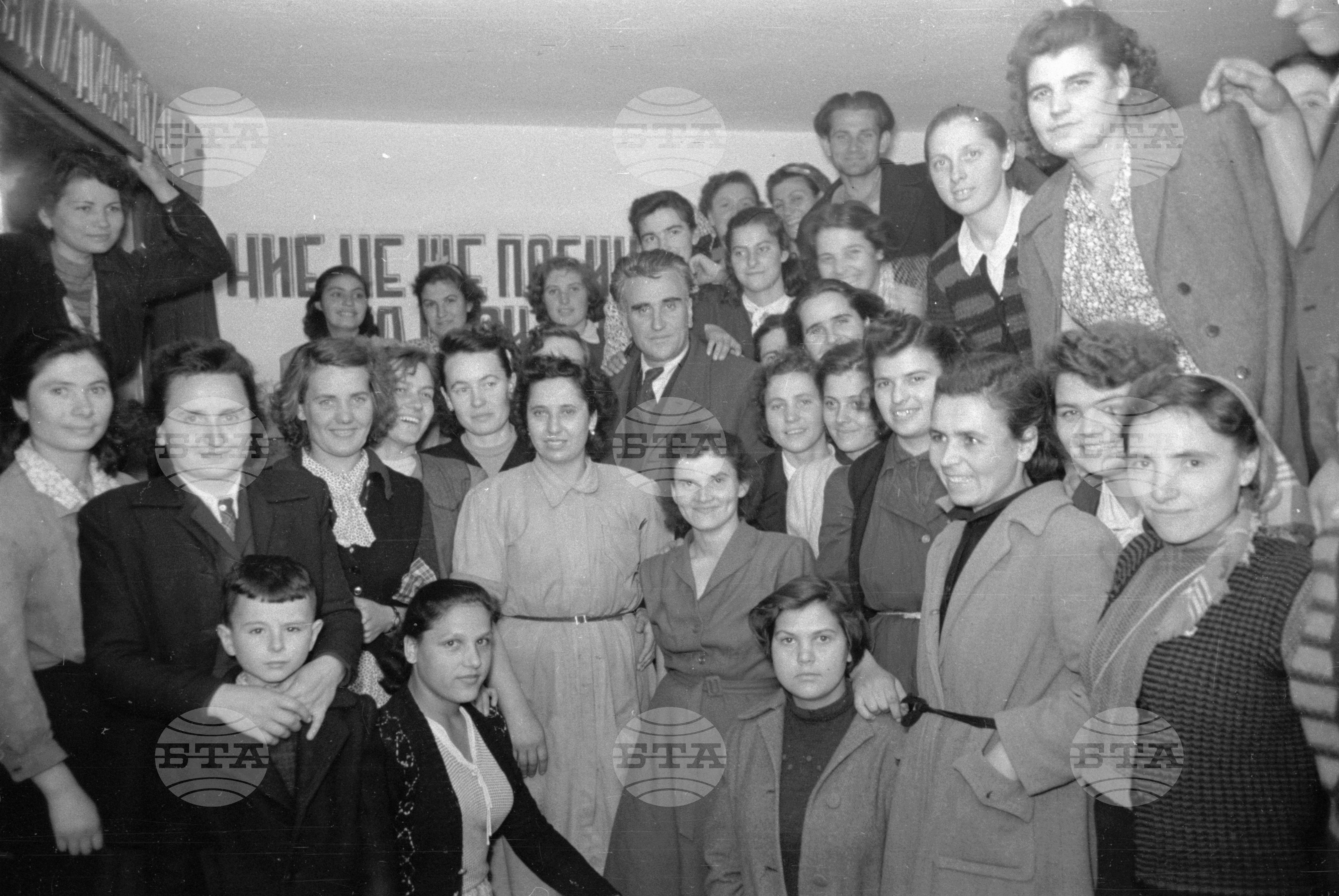 Събрание в ДИП (Държавно индустриално предприятие) "Млада Гвардия" за внедряване на почина на 88-те московски предприятия за намаляване престоя на мaшините