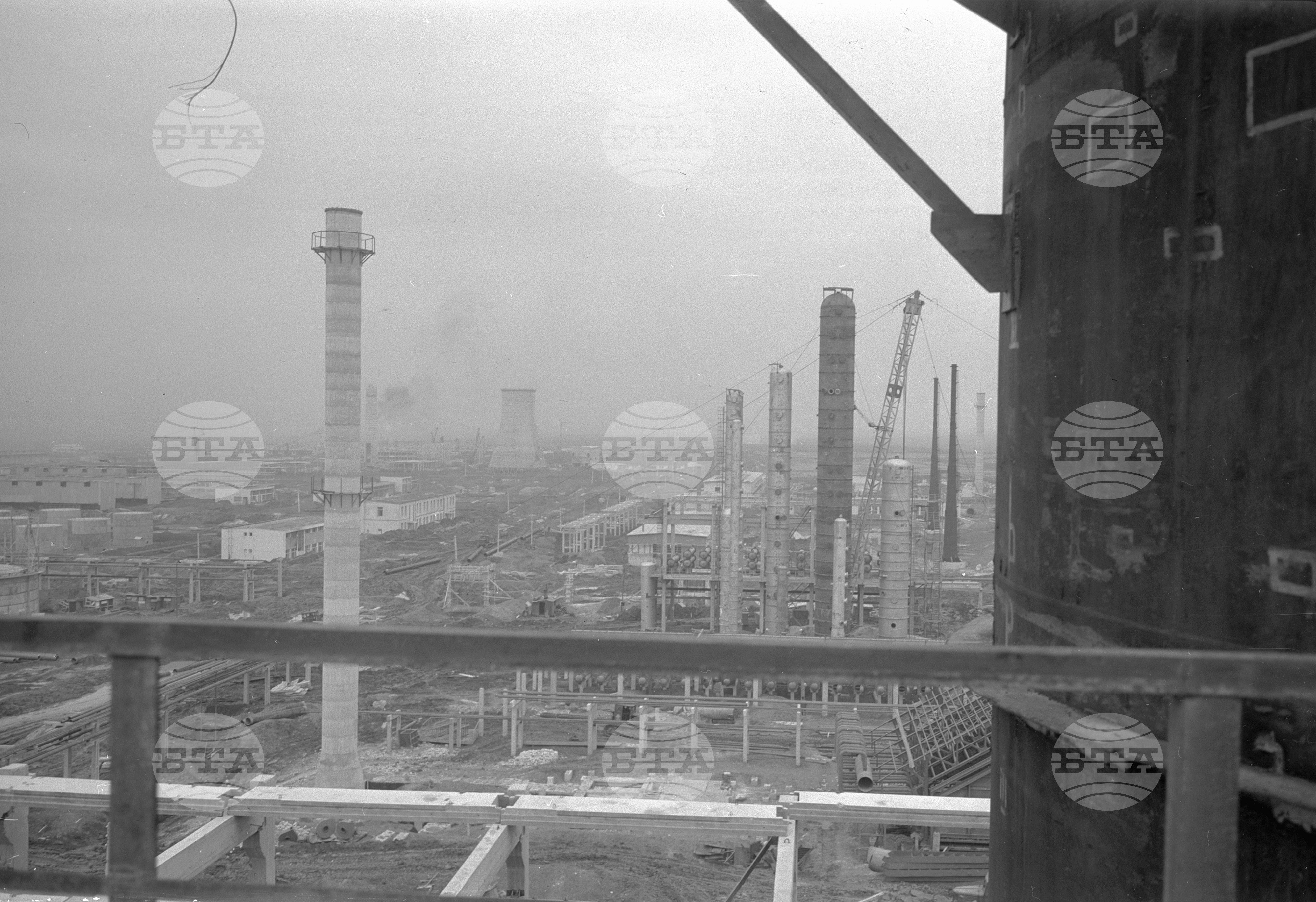 На строежа на нефтопреработвателния завод край Бургас