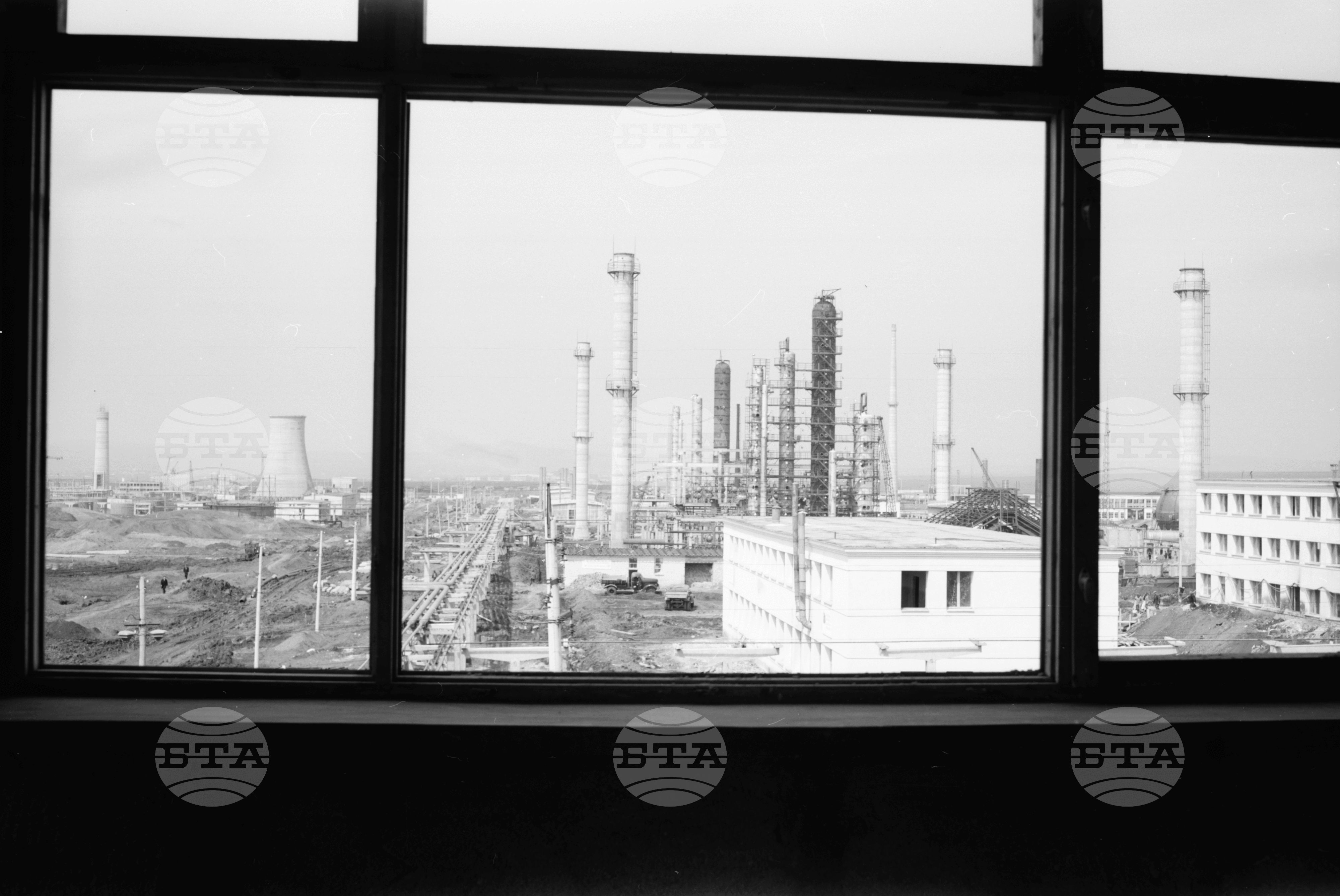 На строежа на нефтопреработвателния завод край Бургас - част 2