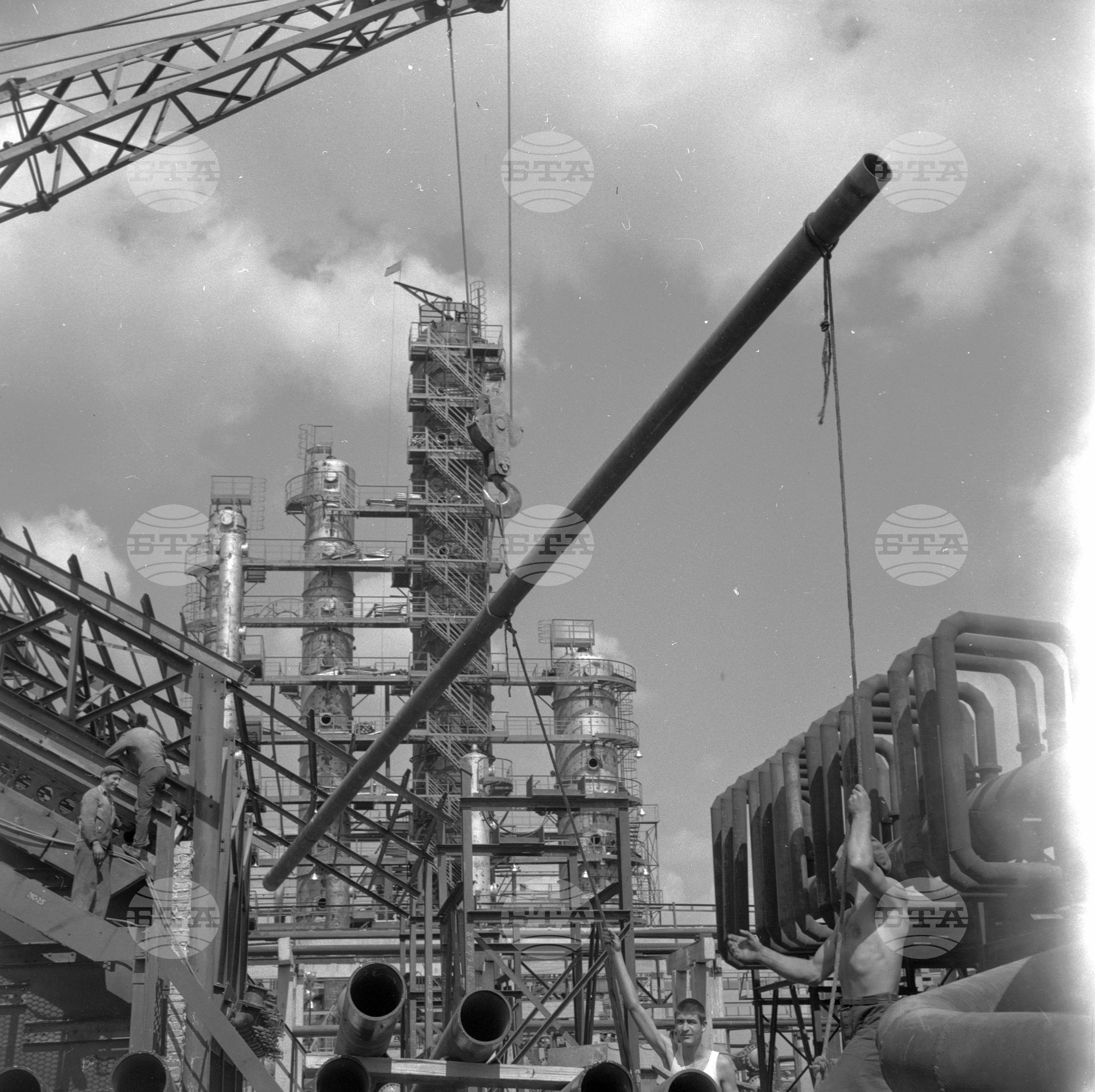 Нефтопреработвателния завод 1963 година част 2