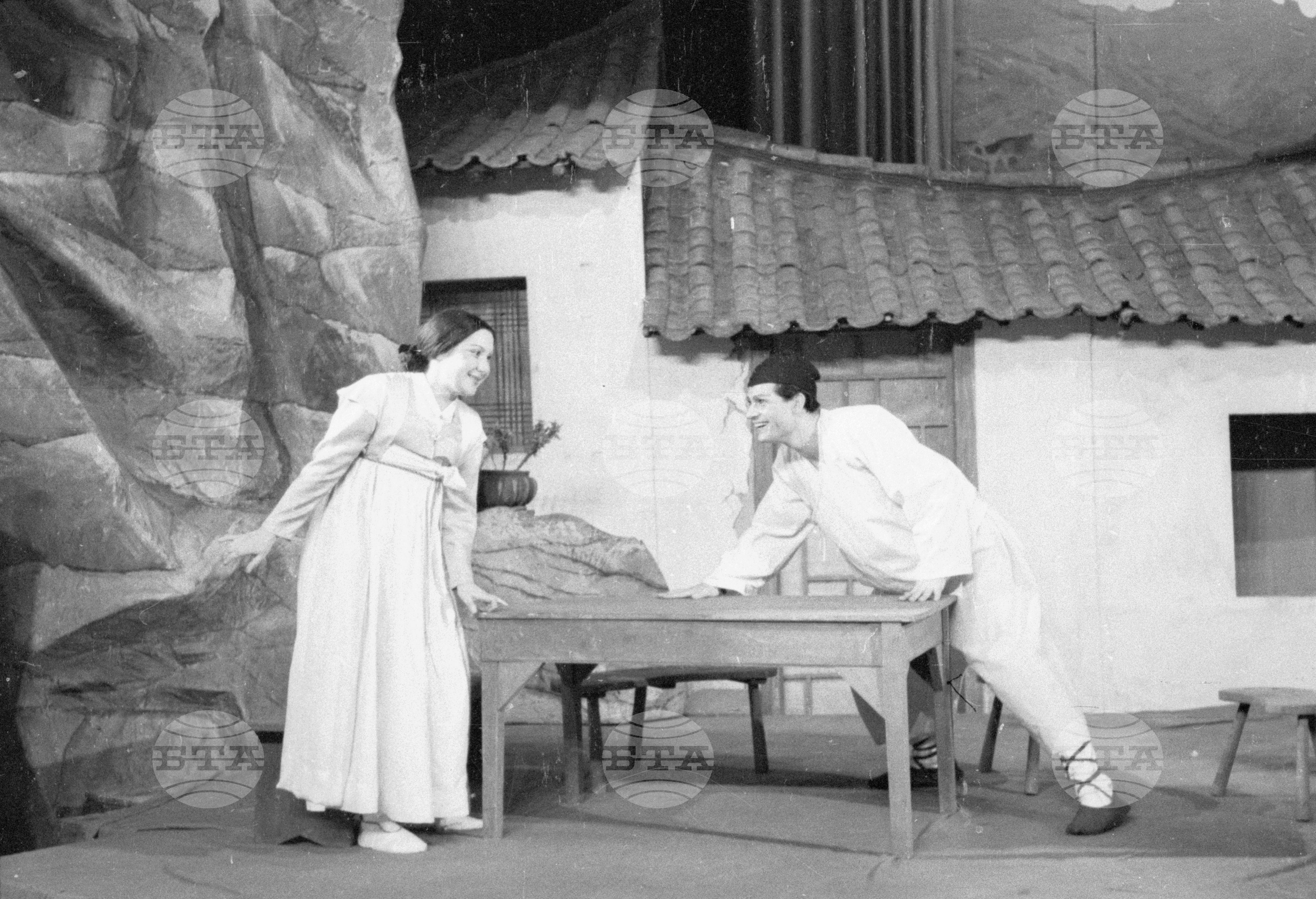 Театрално представление "Хора с добра воля", 1951