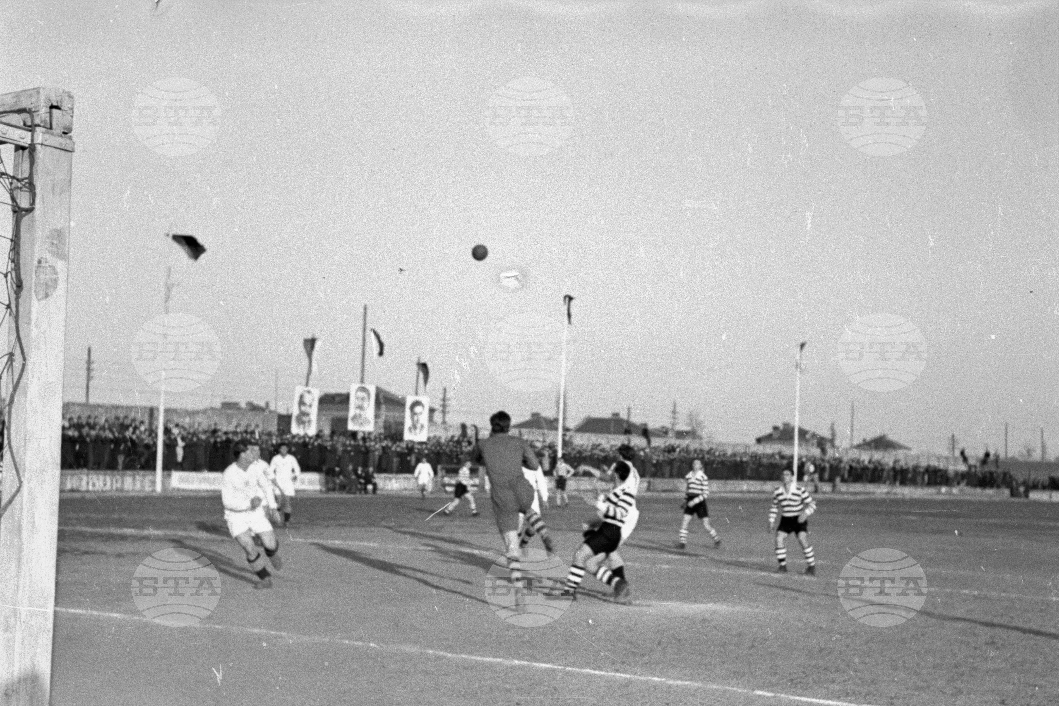 Откриване на футболния сезон за 1951 година