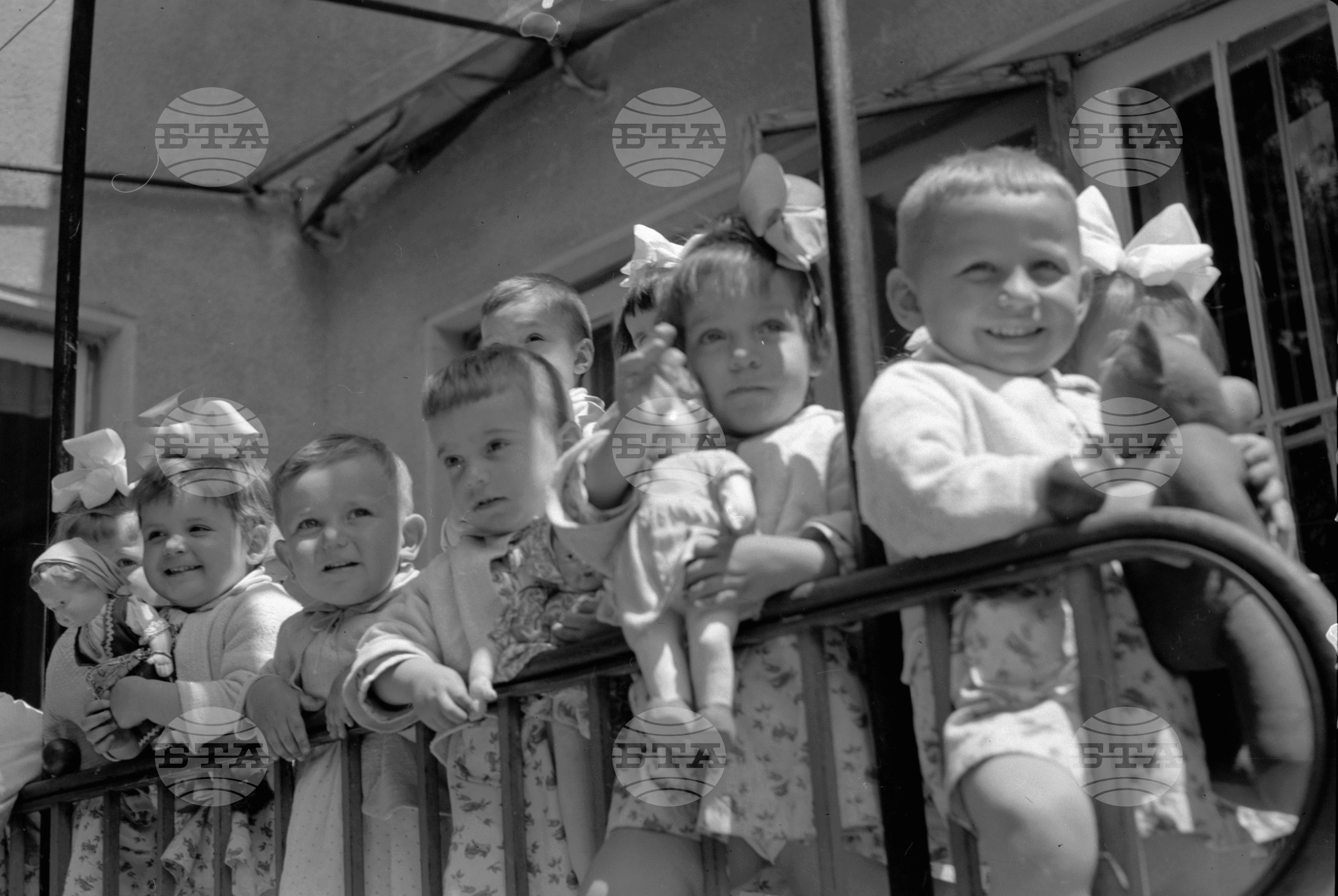 В детските ясли към Памуко-предачната фабрика "България" - София