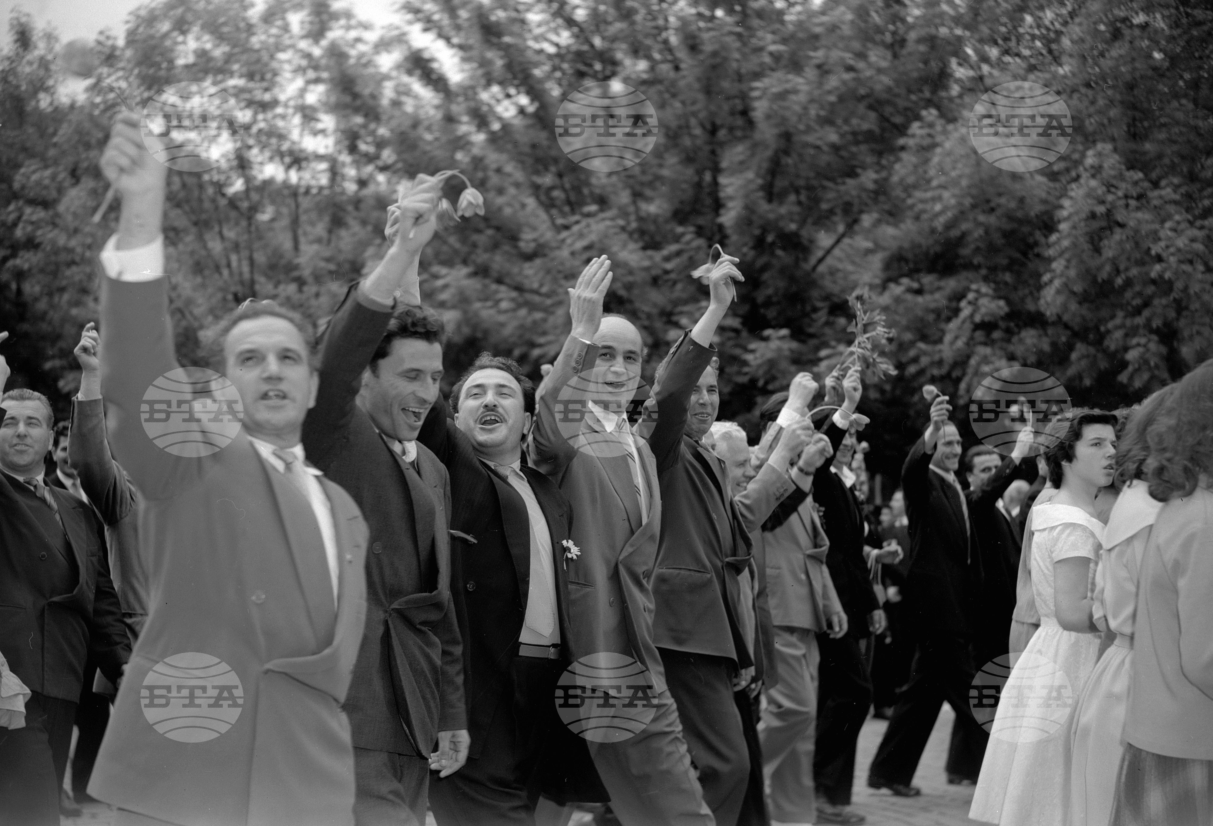 Величествената първомайска манифестация на трудещите се в Пловдив (1961) част 3