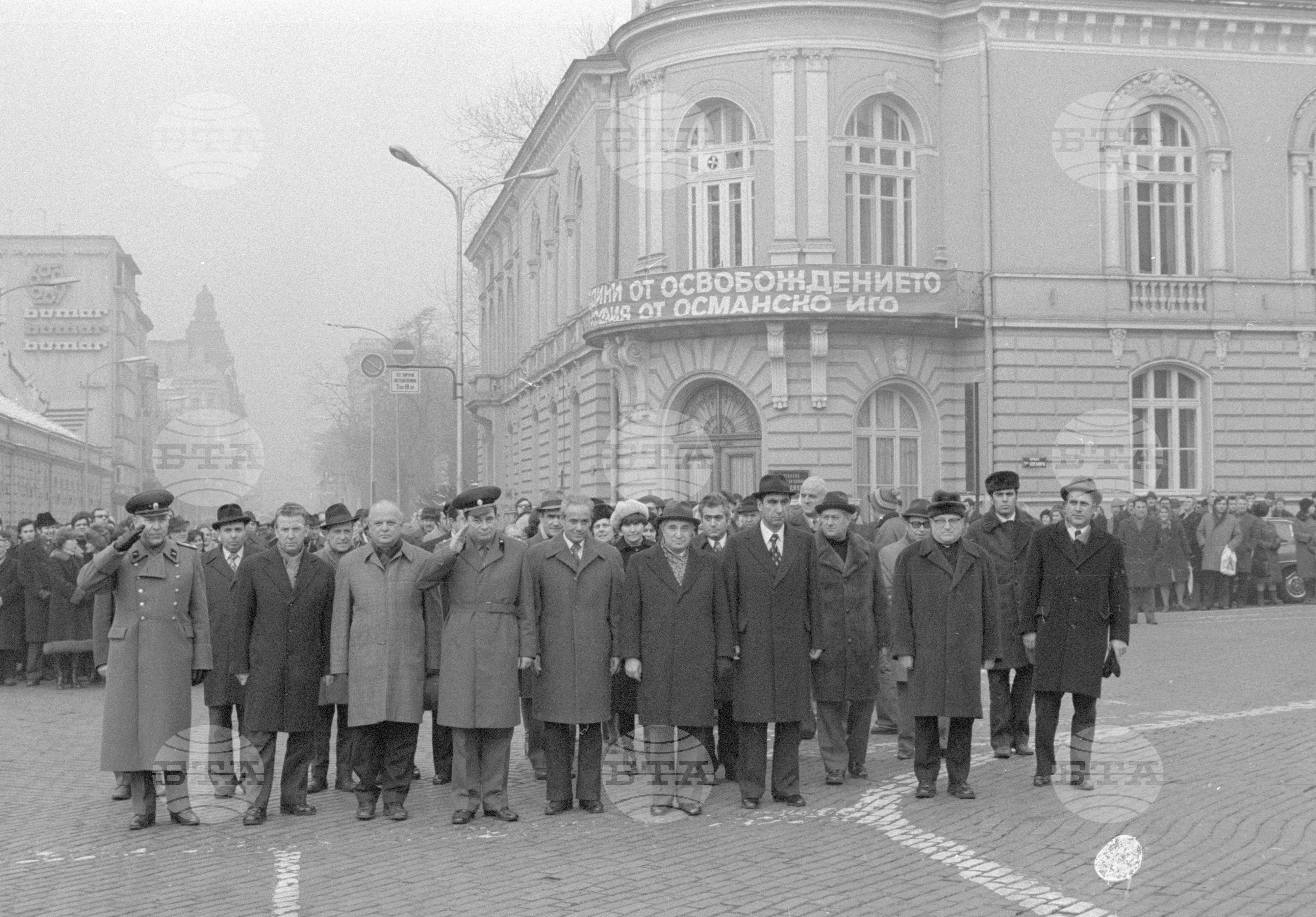100 години от Освобождението на София - венци пред Паметника на освободителите