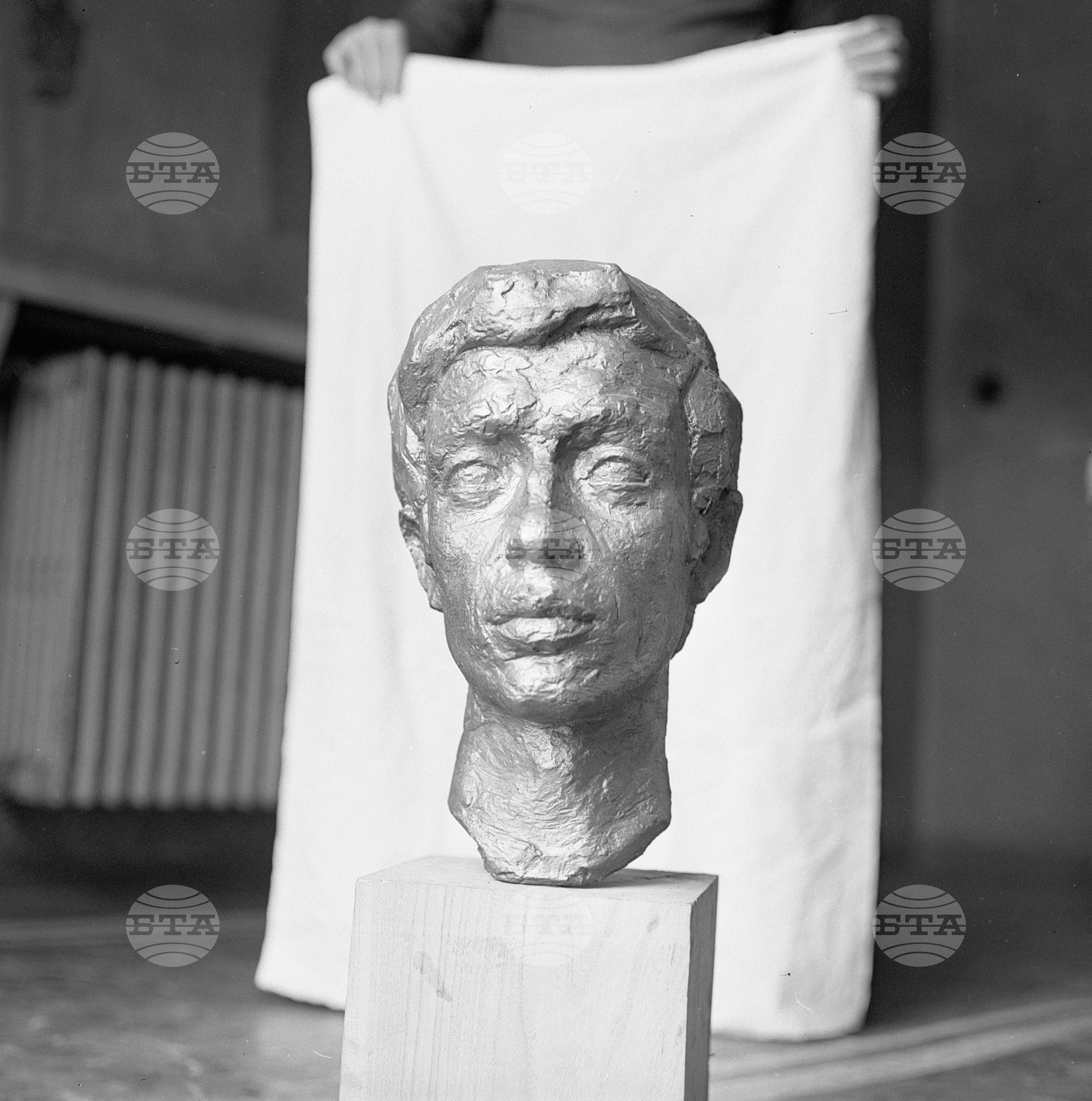 Склупторна изложба на самодейци към профсъюзния дом "Георги Димитров"