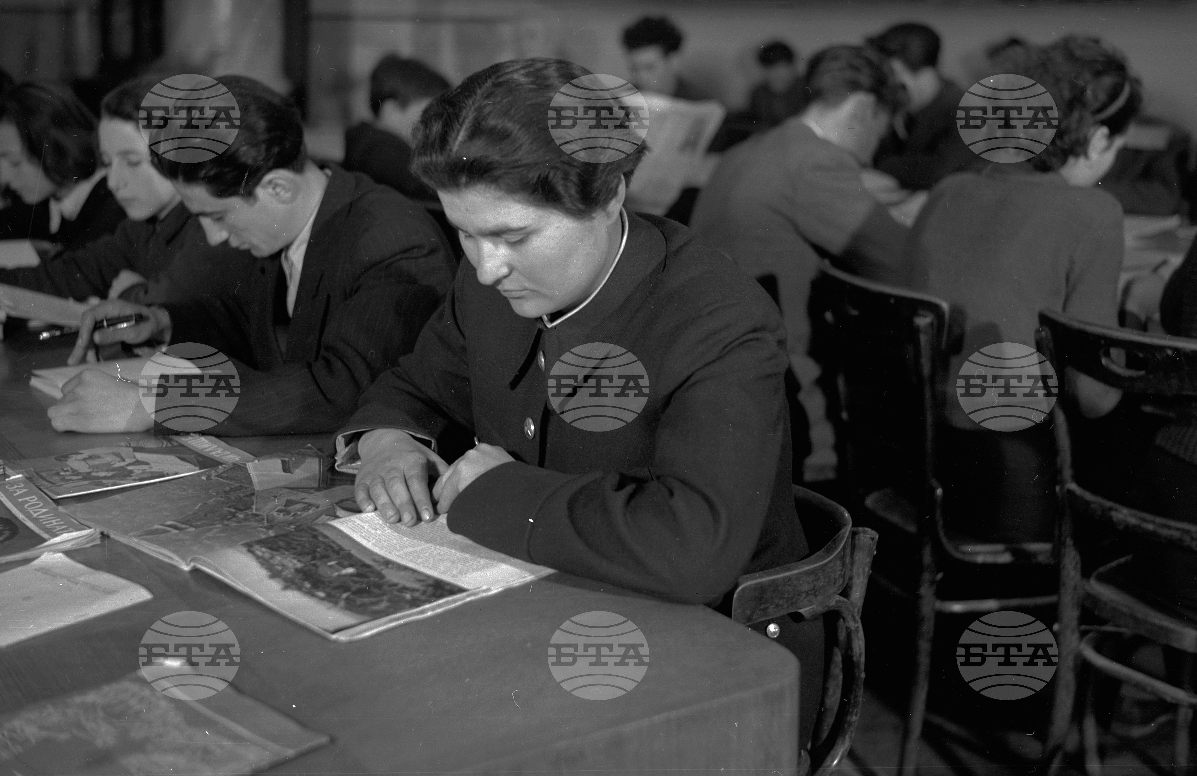 Първата жена локомотивен машинист у нас - 1953 година