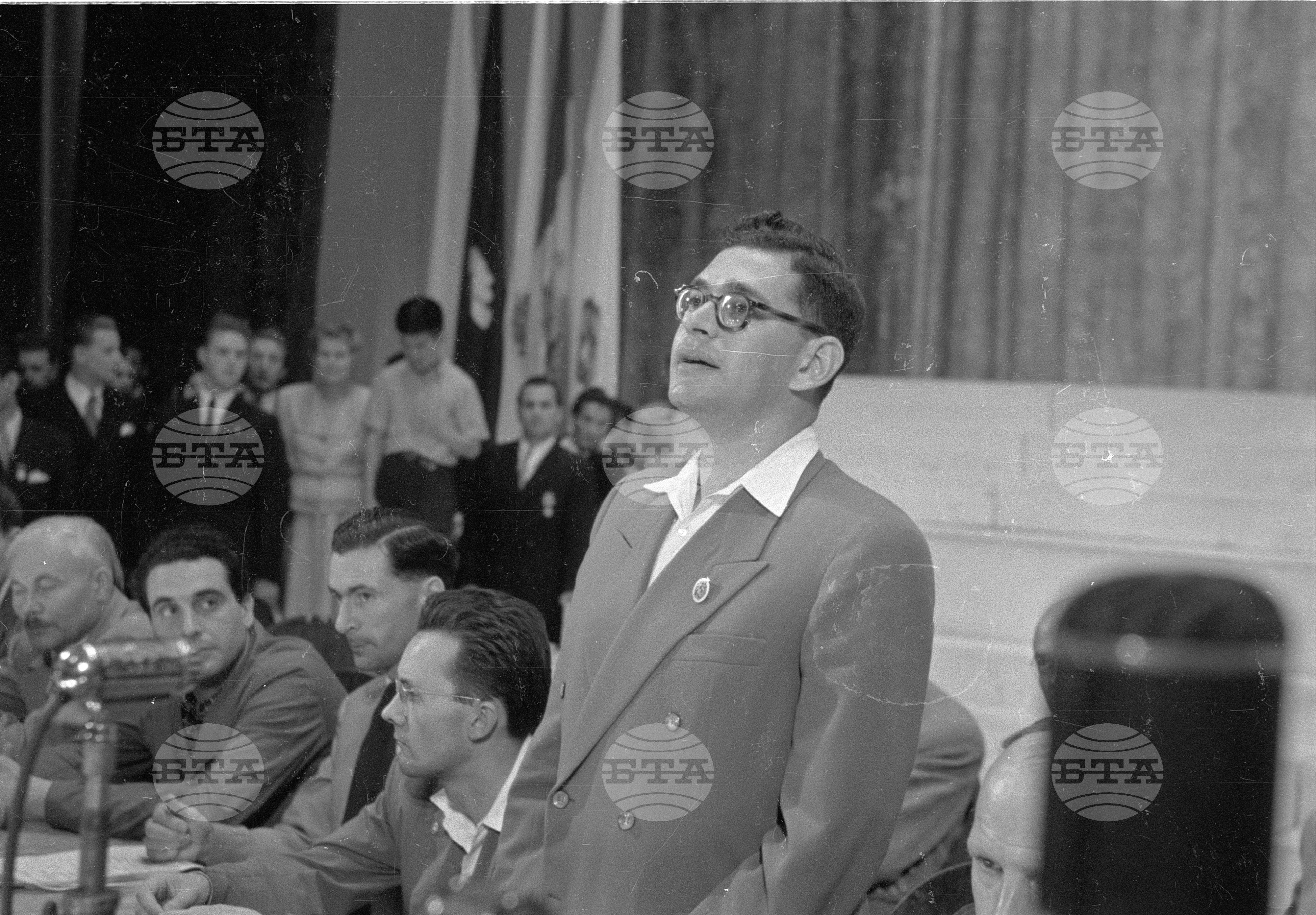 Награждаване и обявяване на младежи за лауреати на IV световен младежи фестивал в Букурещ