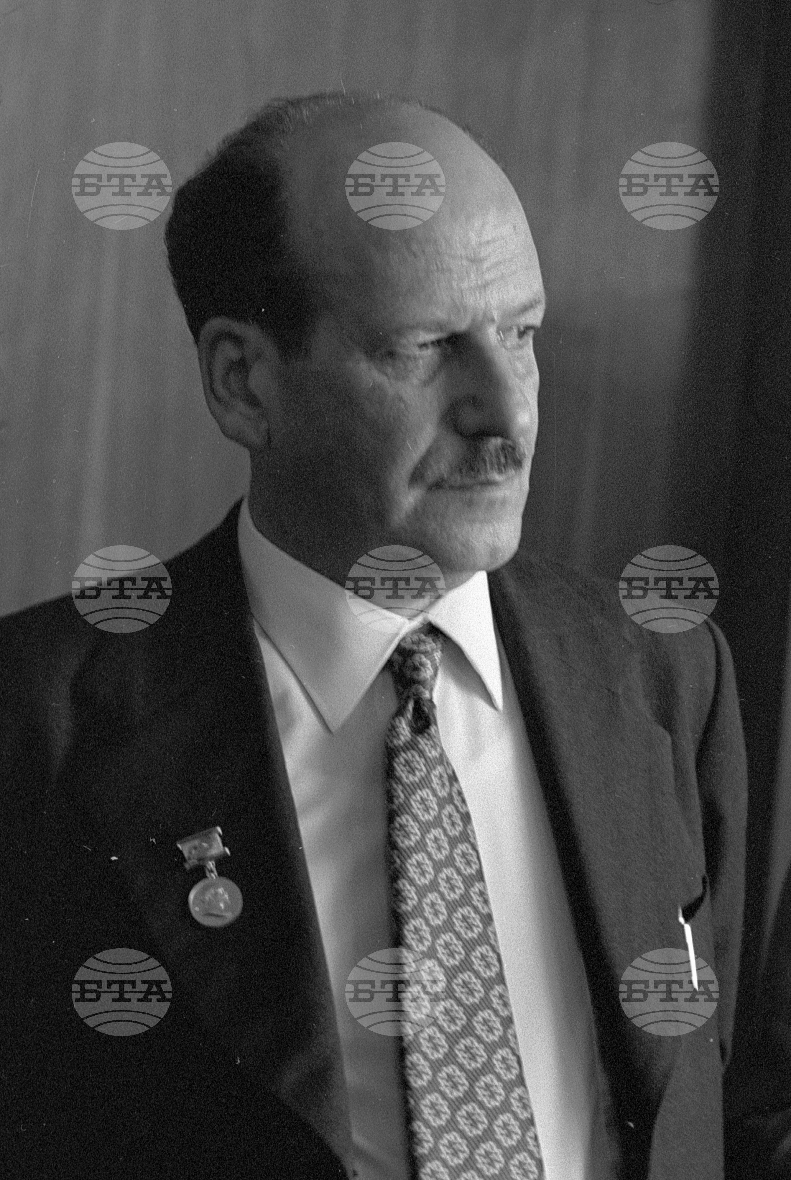 Осми световен конгрес на профсъюзите във Варна - връчване на Ленинска награда на Енрике Пасторино
