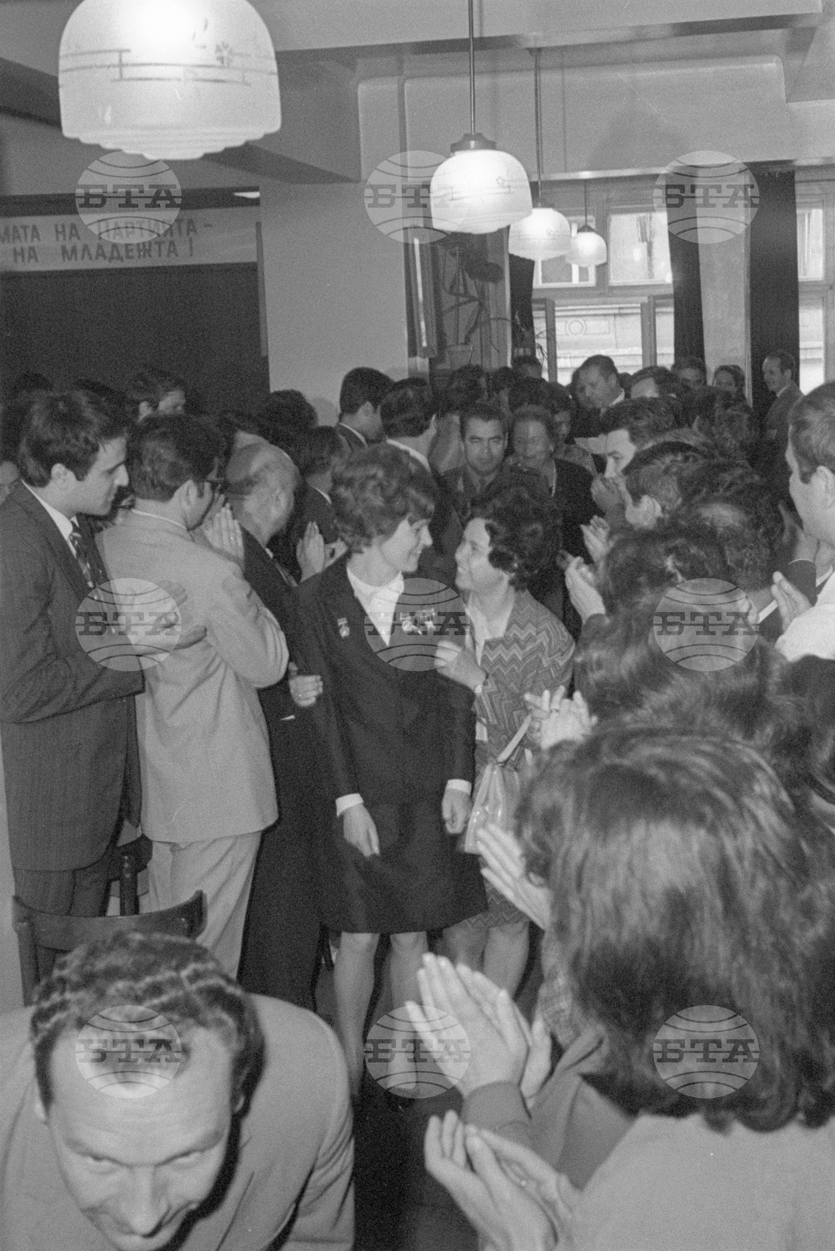 Космонавтите в ЦК на ДКМС (Централен комитет на Димитровски комунистически младежки съюз)