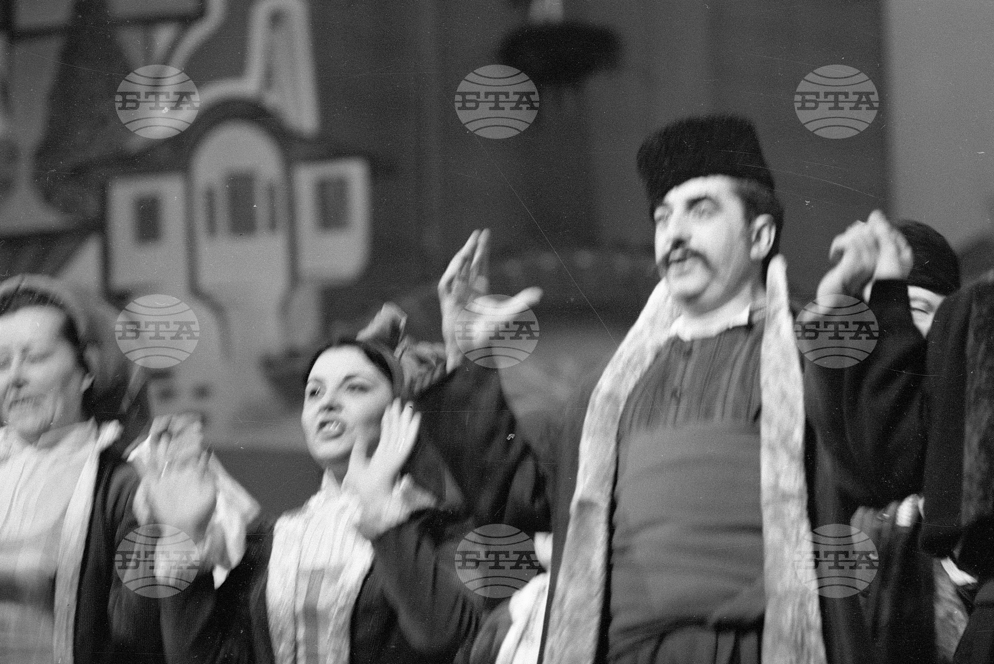 "Българи от старо време" постановка на ДМТ (Държавен музикален театър) "Стефан Македонски"