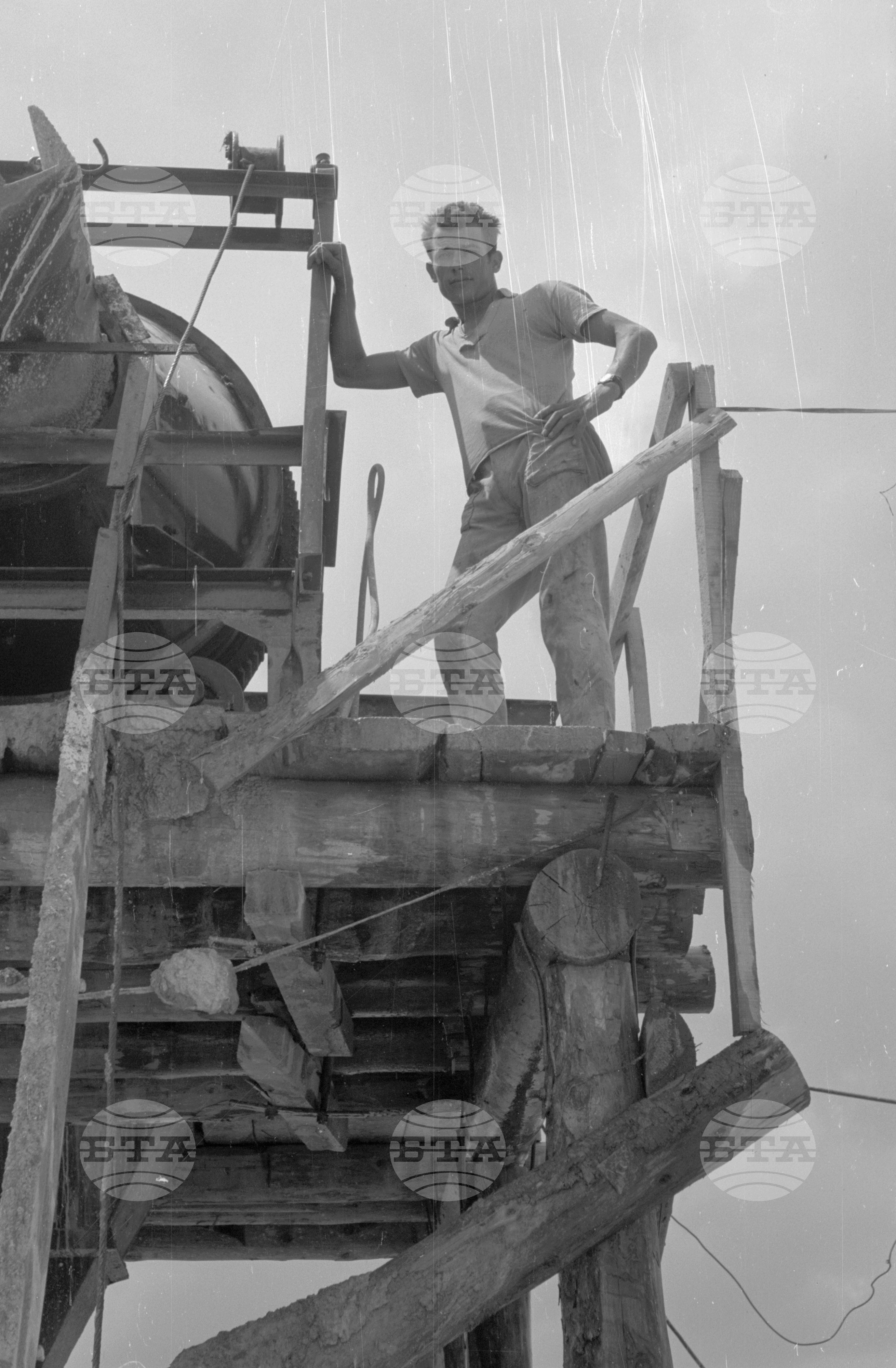 Из строежа на Кремиковския металургичен комбинат 1963 година