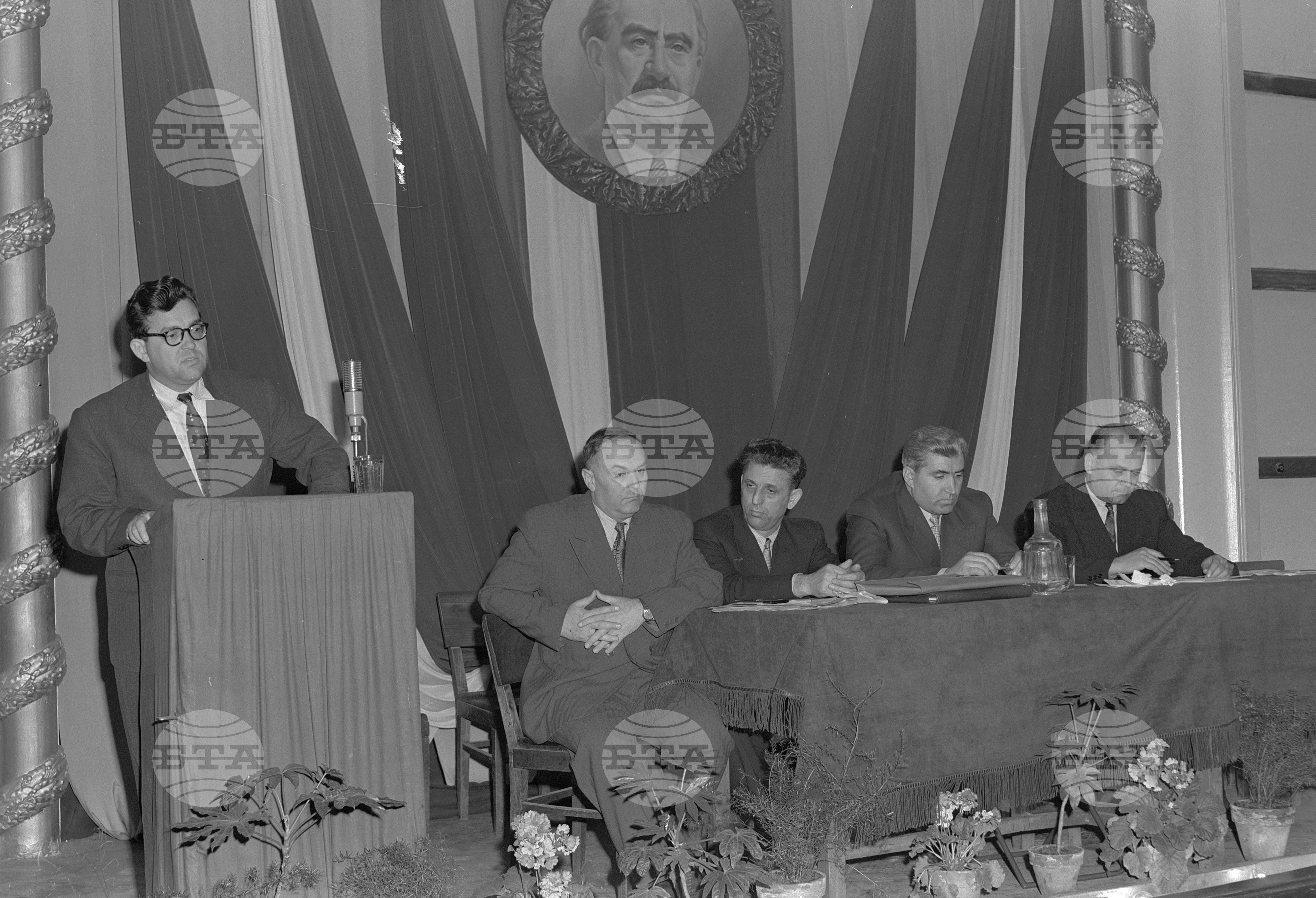 Съвещание по работата и предстоящите задачи на Машинно-тракторна станция (МТС)