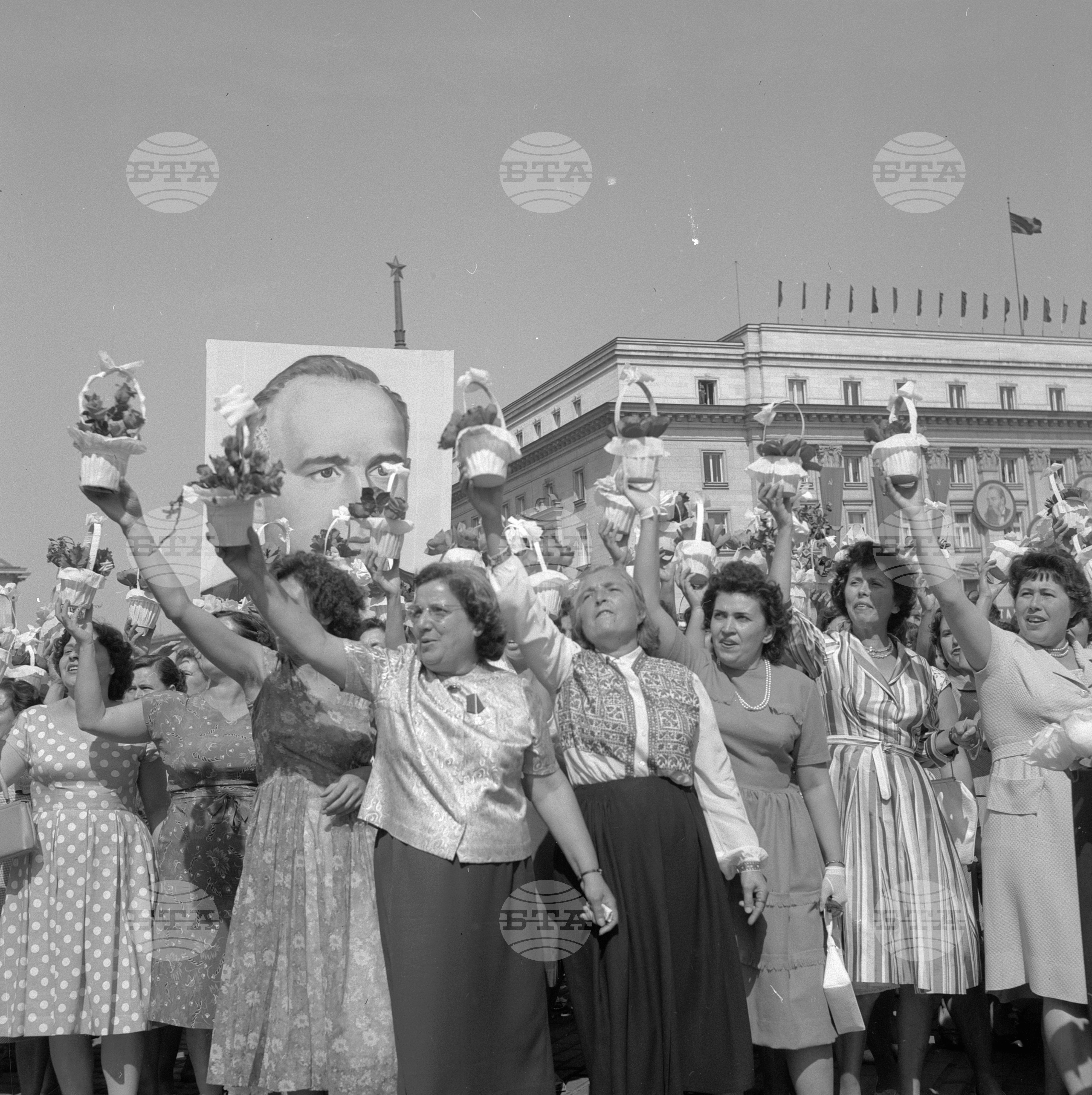 Величествена Деветосептемврийска манифестация на трудещите се от столицата