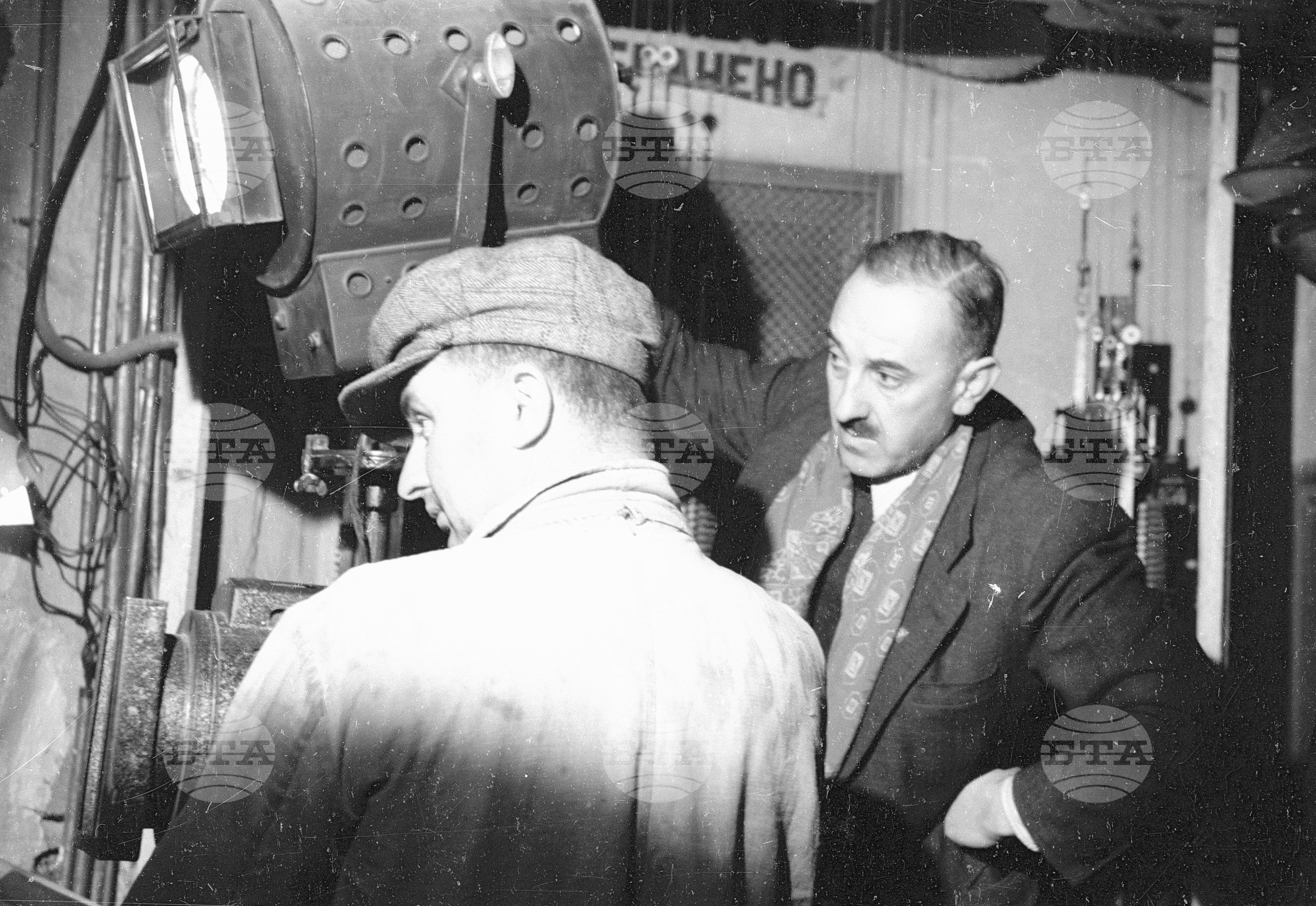 "Гласът на Америка" - пиеса от Борис Лавреньов, на сцената на Народния театър "Иван Вазов", режисьор Филип Филипов - част 2, 1951
