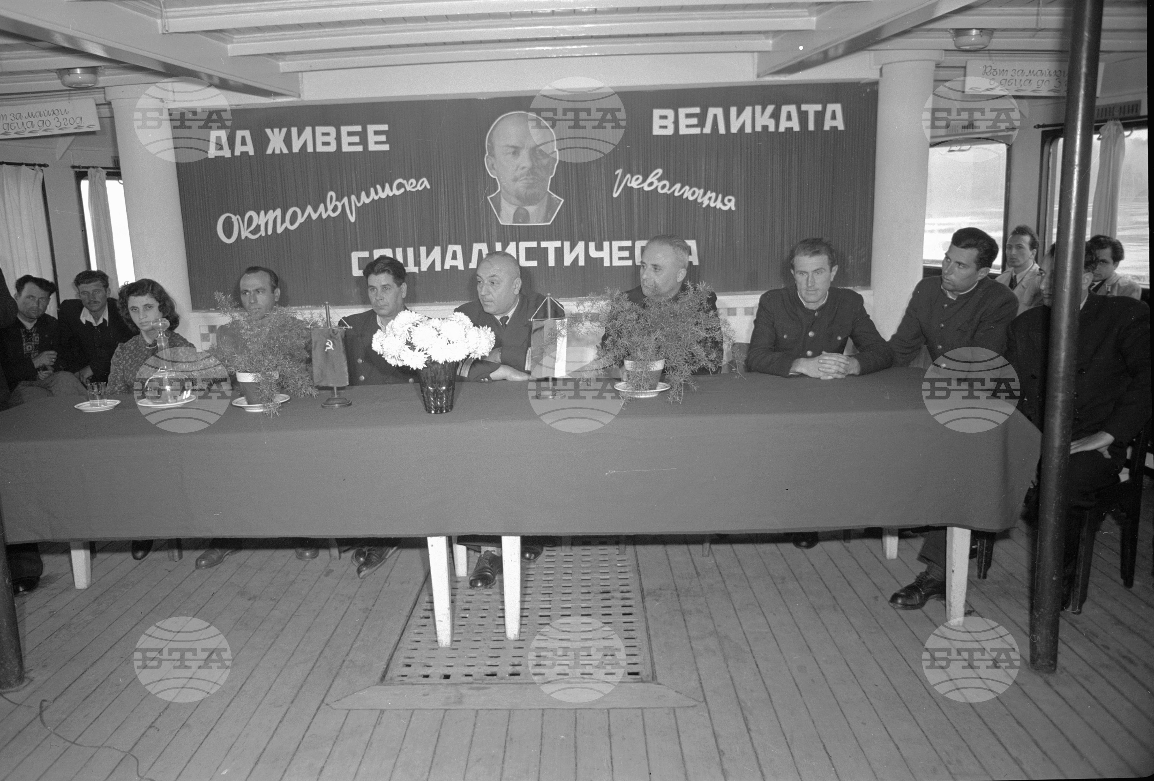 Моряците честват 40-годишнината на Великата октомврийска социалистическа революция