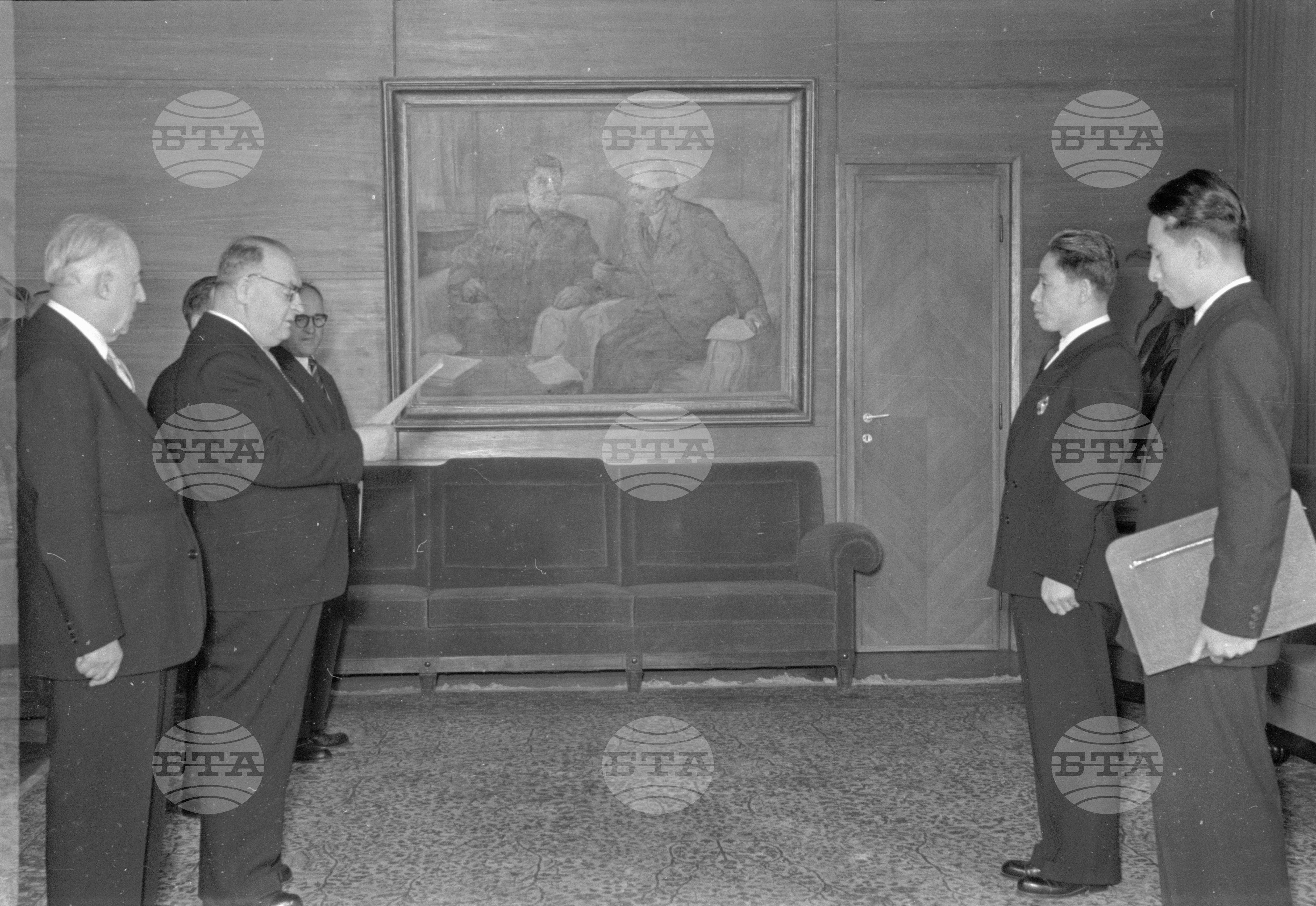 Връчванe на акредитивни писма от корейския пълномощен министър Ко Бон Ги в Президиума на Народното събрание - 1953 година