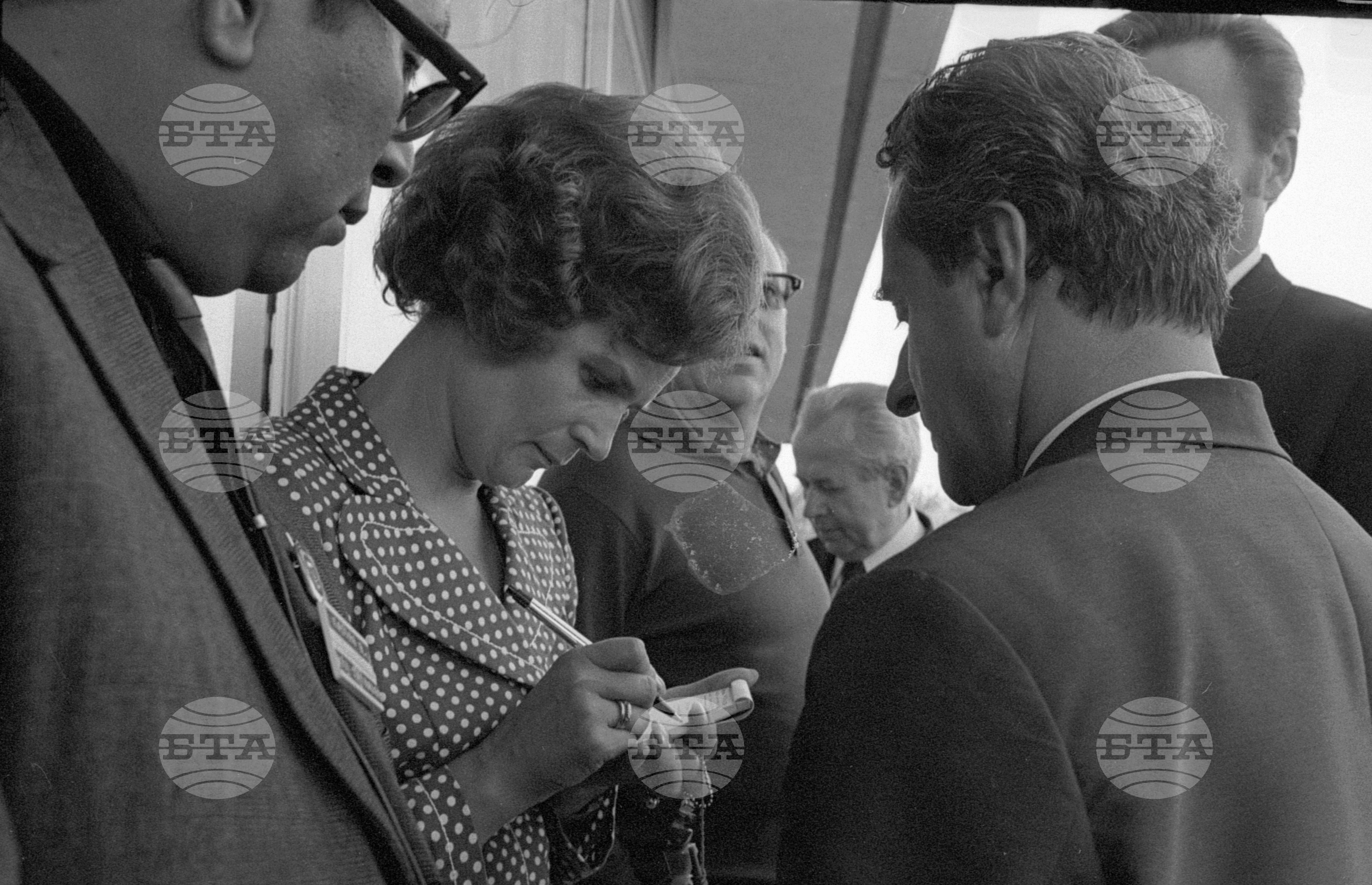 Осми световен конгрес на профсъюзите във Варна - връчване на Ленинска награда на Енрике Пасторино