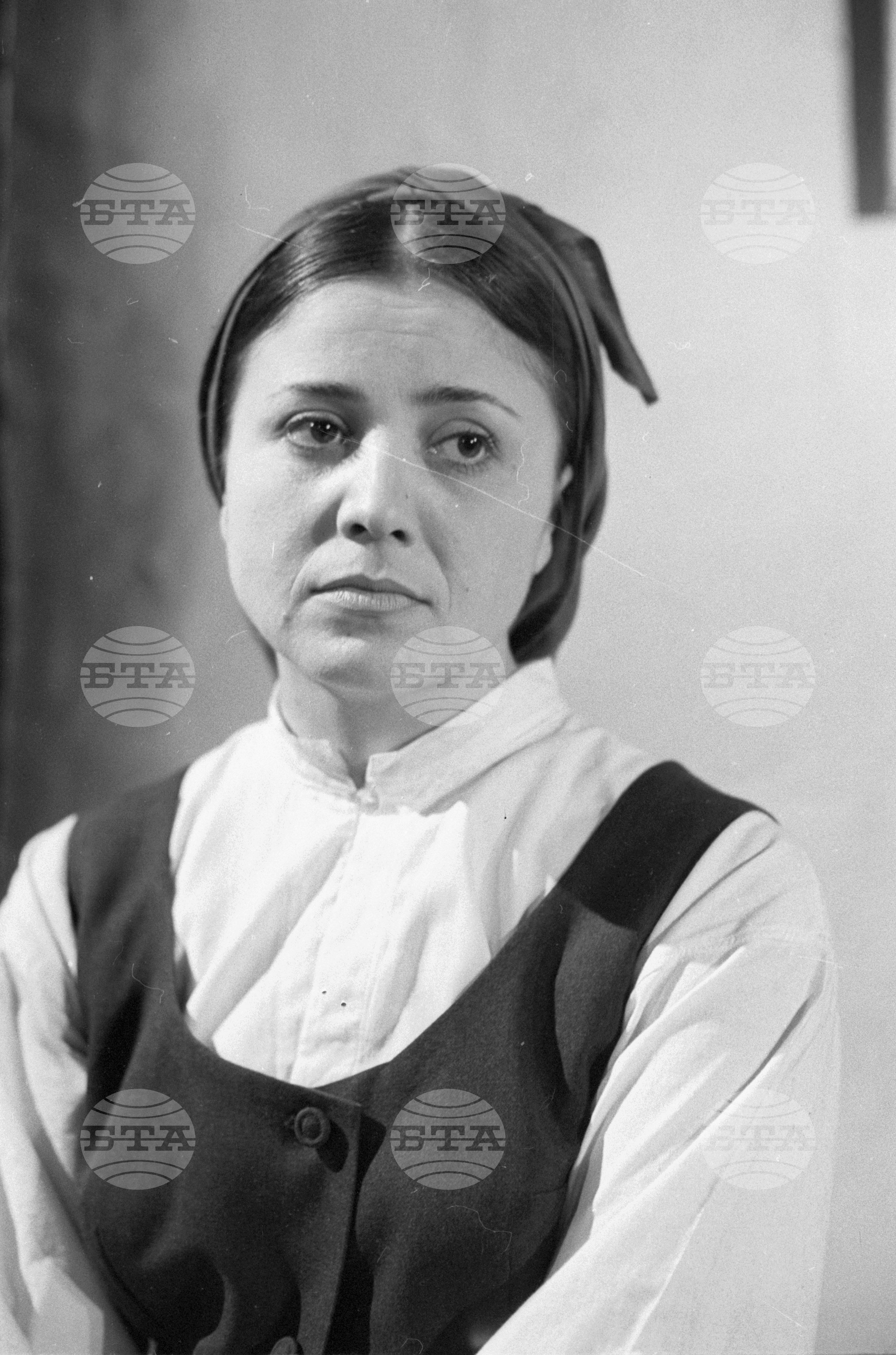 "Ленин влезе в нашия дом " от Георги Караславов, Постановка - Надежда Сейкова