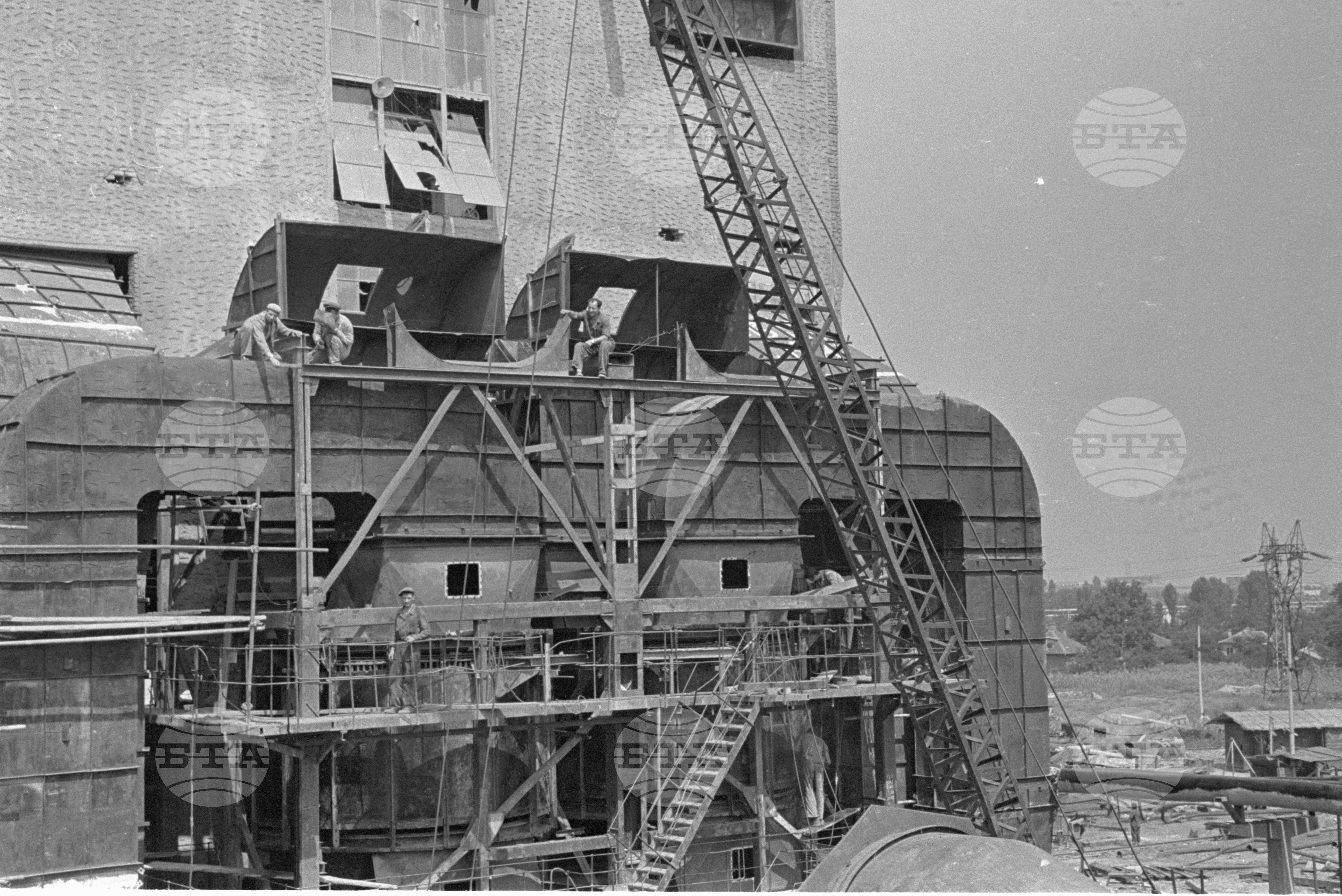 На строежа на ТЕЦ "Трайчо Костов", София - 1963