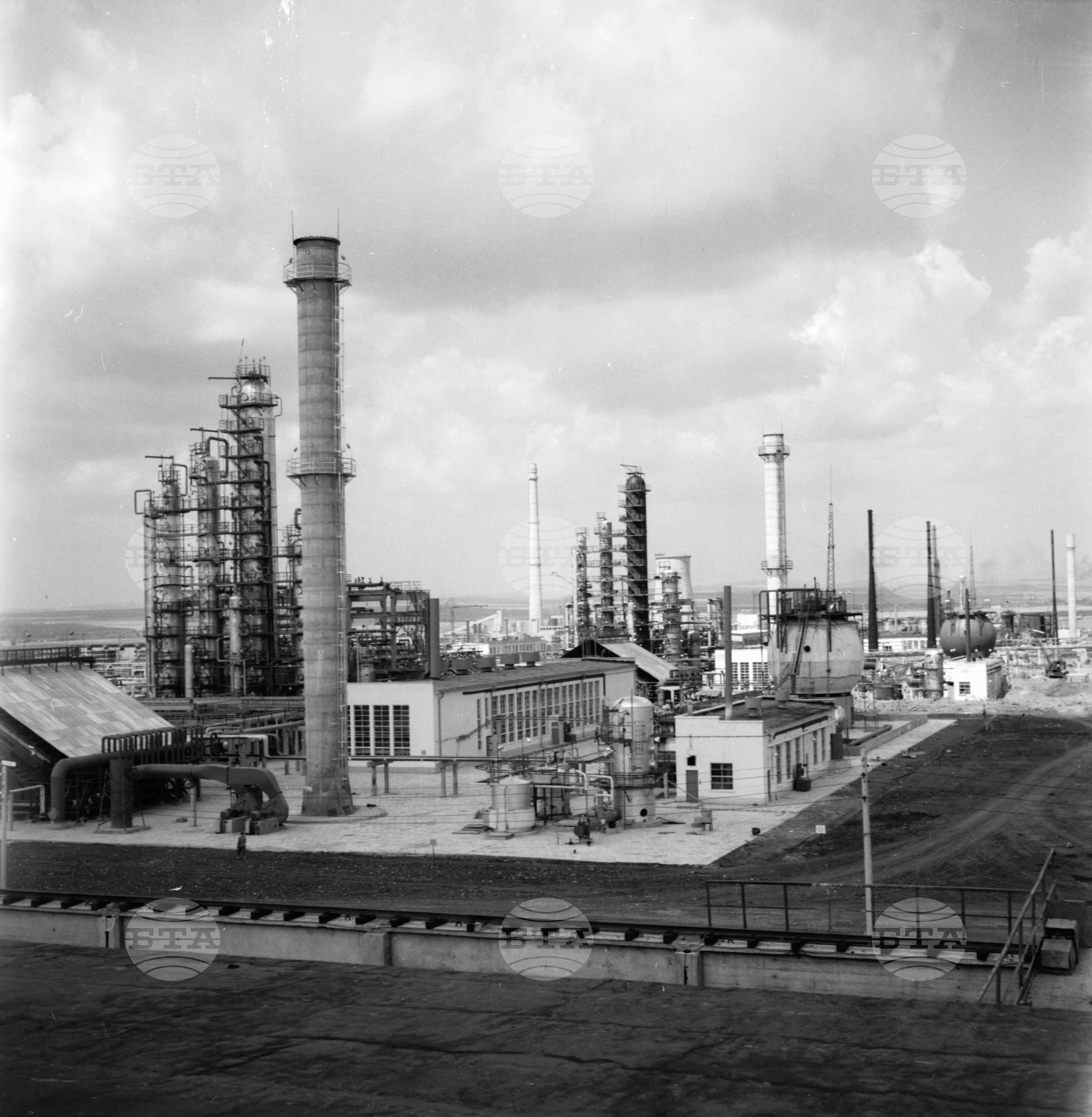 Нефтопреработвателния завод 1963 година