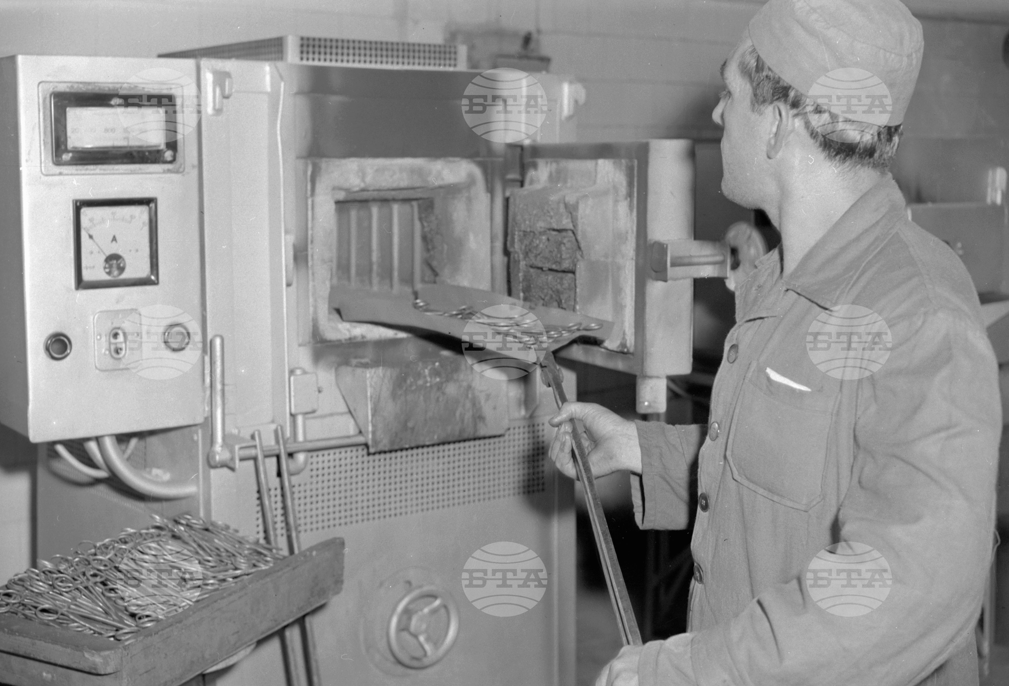 Медико-инструментален завод София 1962 година