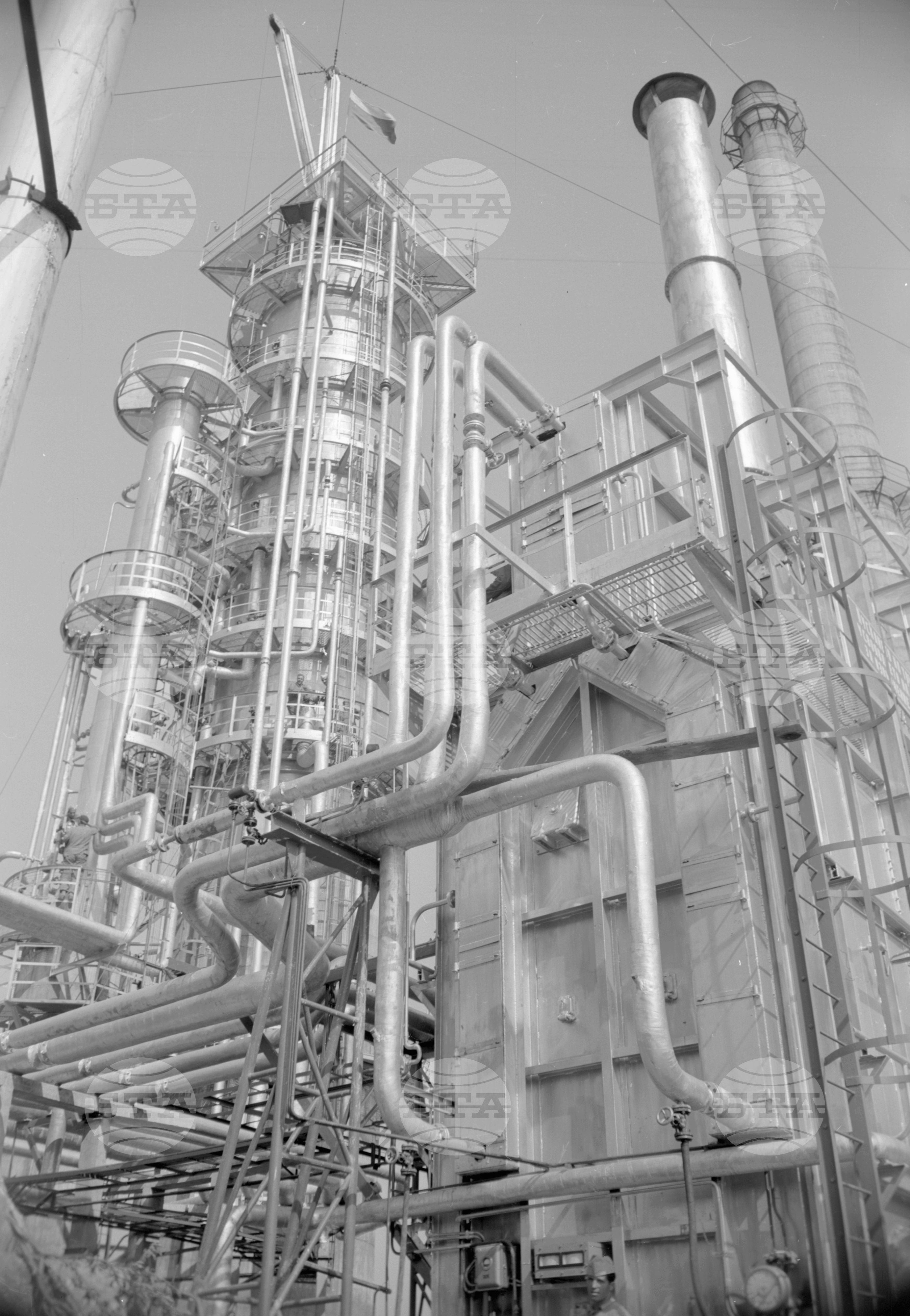 Нова инсталация за дестилиране на нефт в Русе