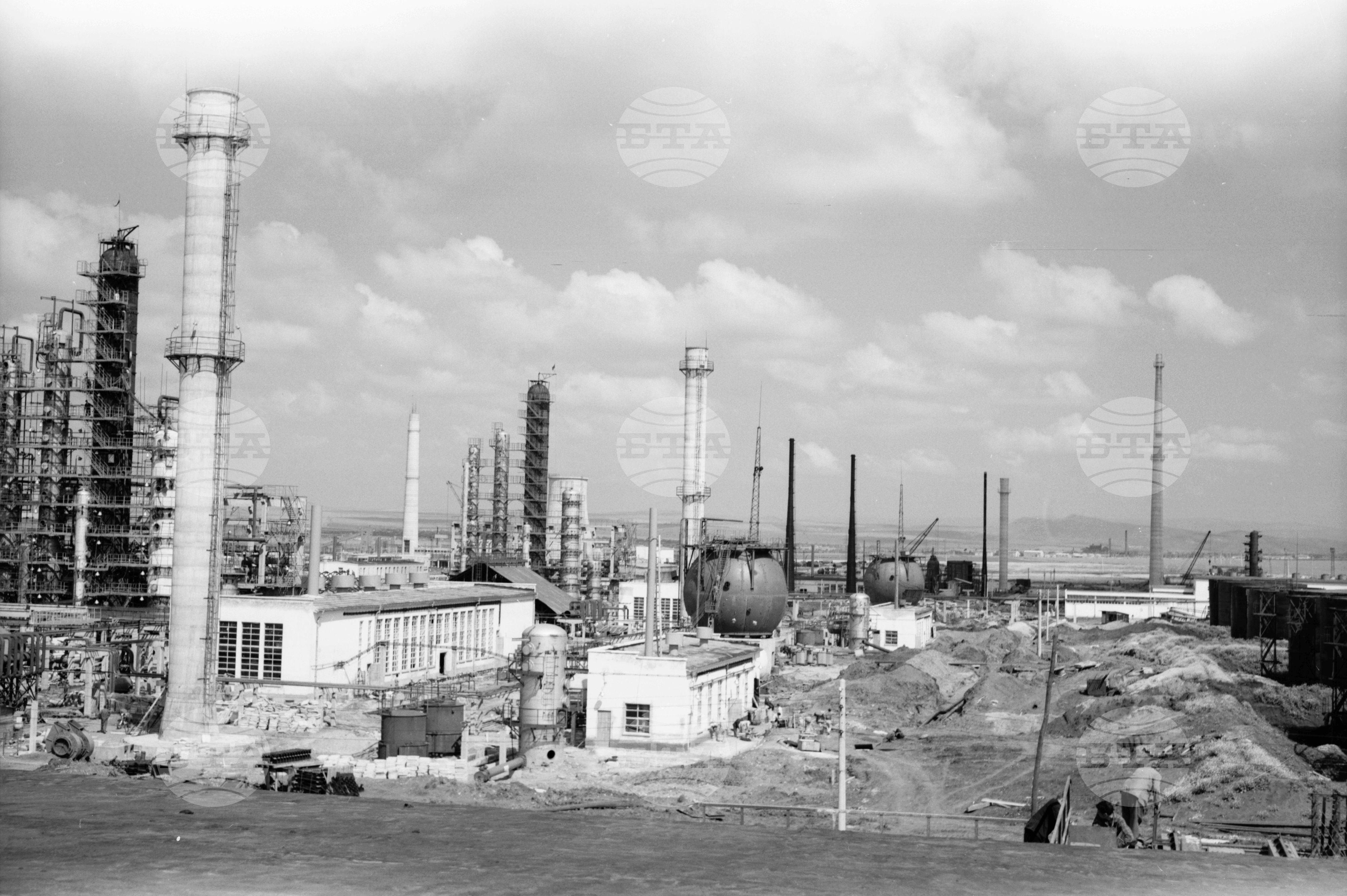 Нефтопреработвателен завод край Бургас - част 2