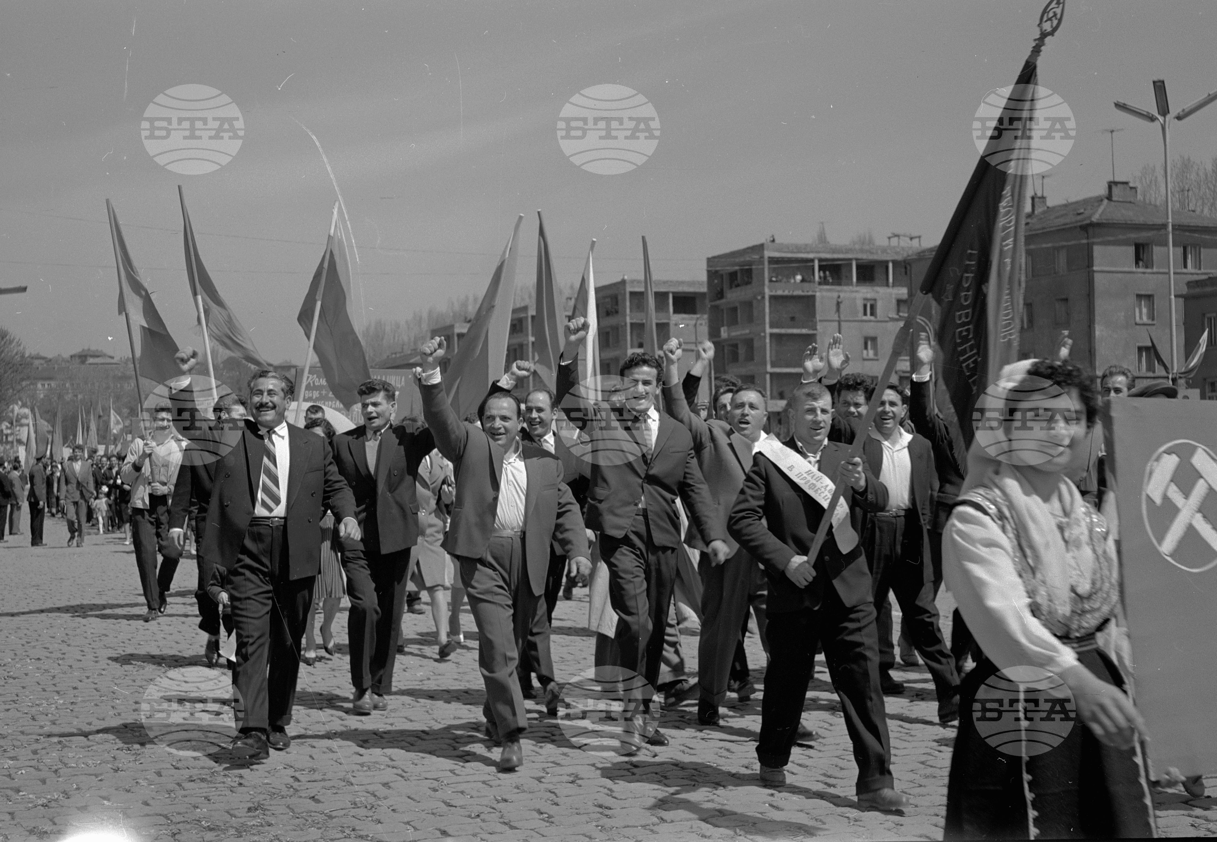 Първомайска манифестация в град Перник